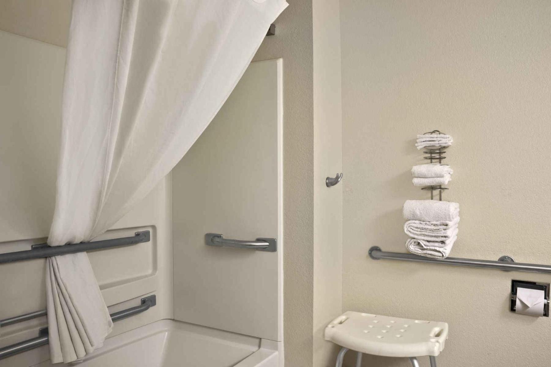 King Room - Disability Access/Non-Smoking - Photo 5