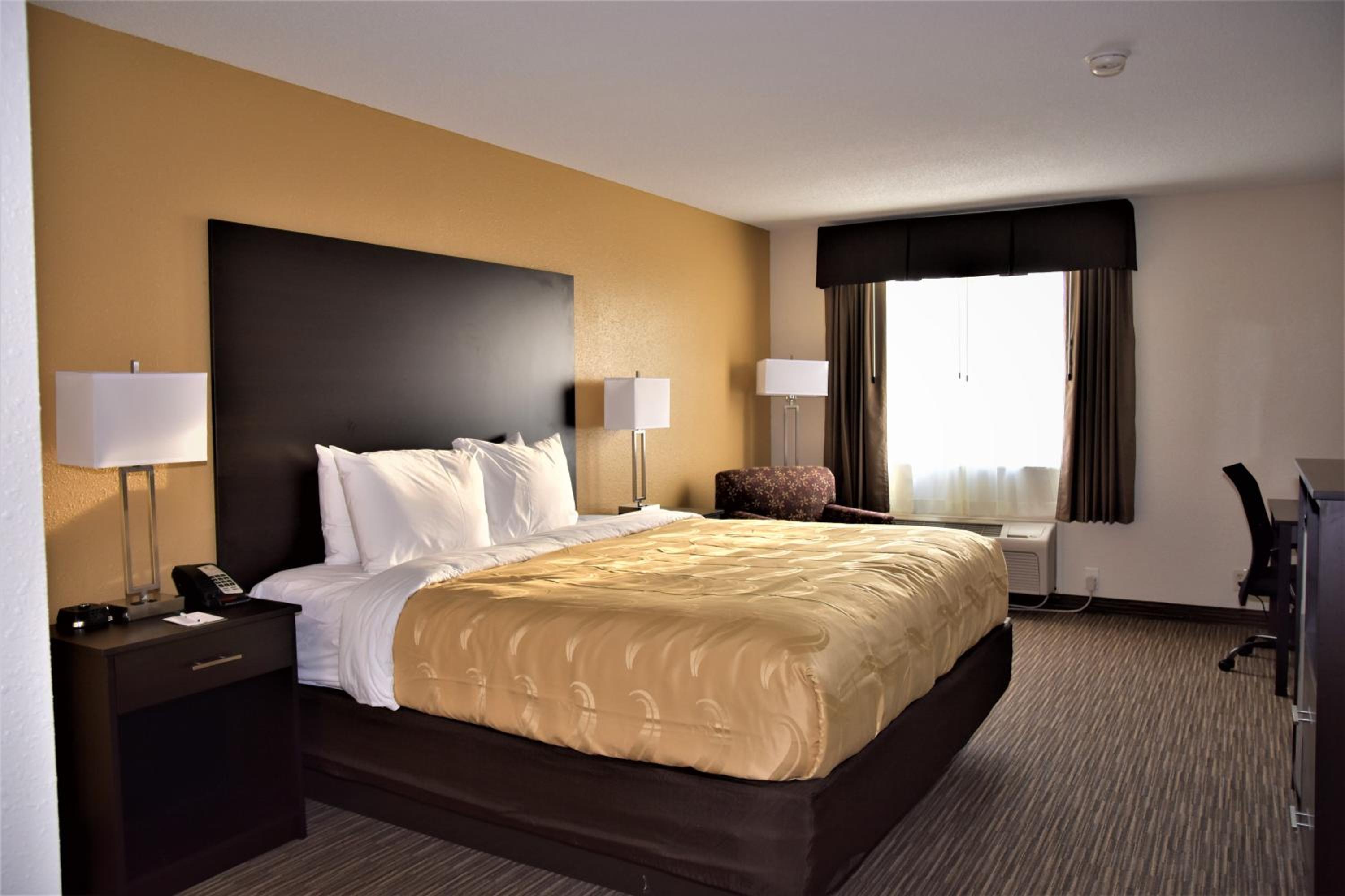 King Room - Non-Smoking photo 3