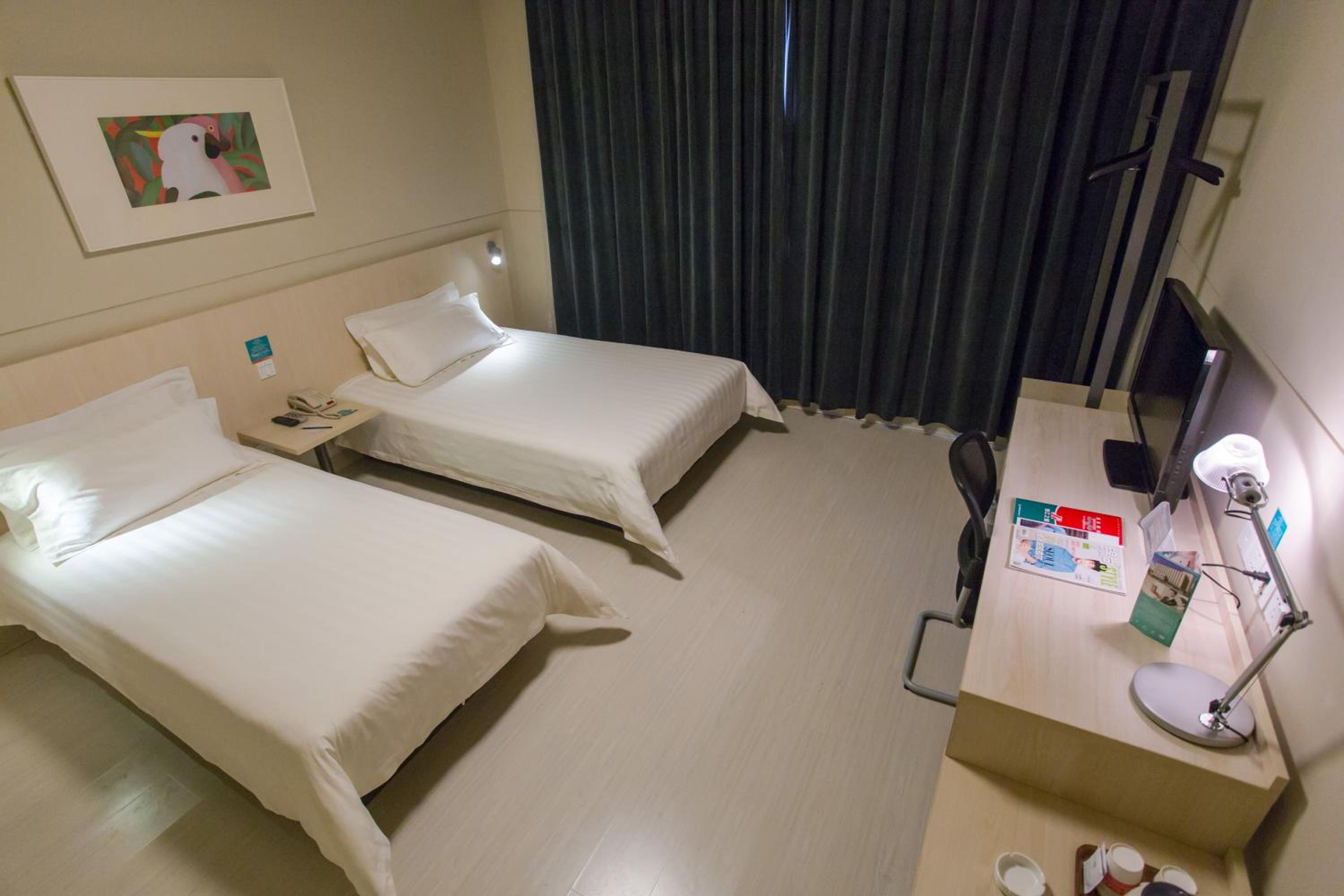 Standard Twin Room B - Photo 3