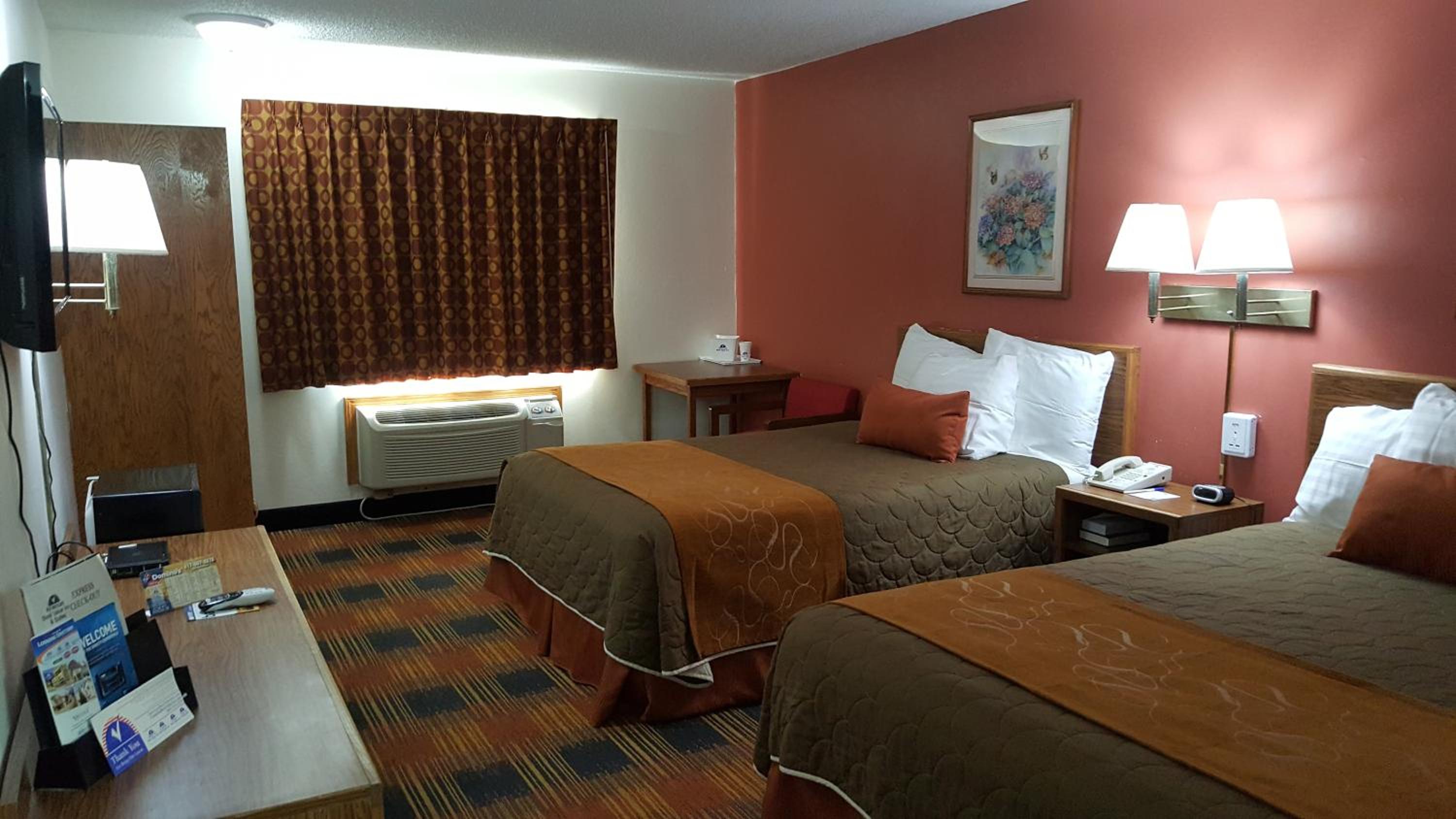 Double Room with Two Double Beds - Non-Smoking - Photo 4