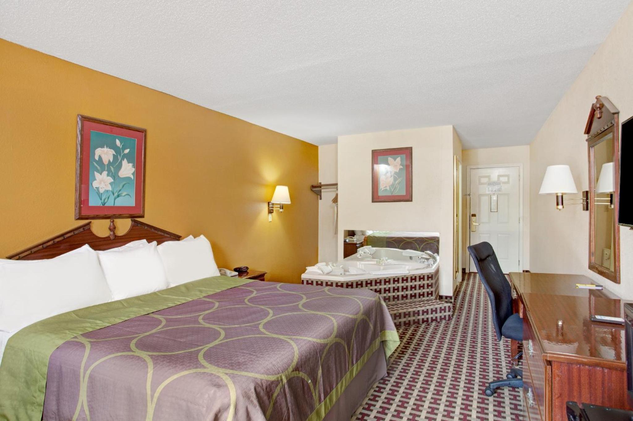 King Suite with Spa Bath- Non-Smoking