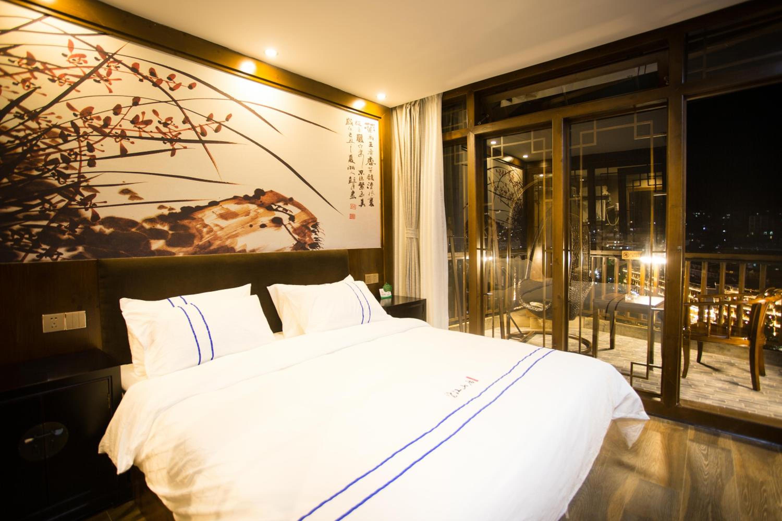 Deluxe Double Room with Balcony photo 1