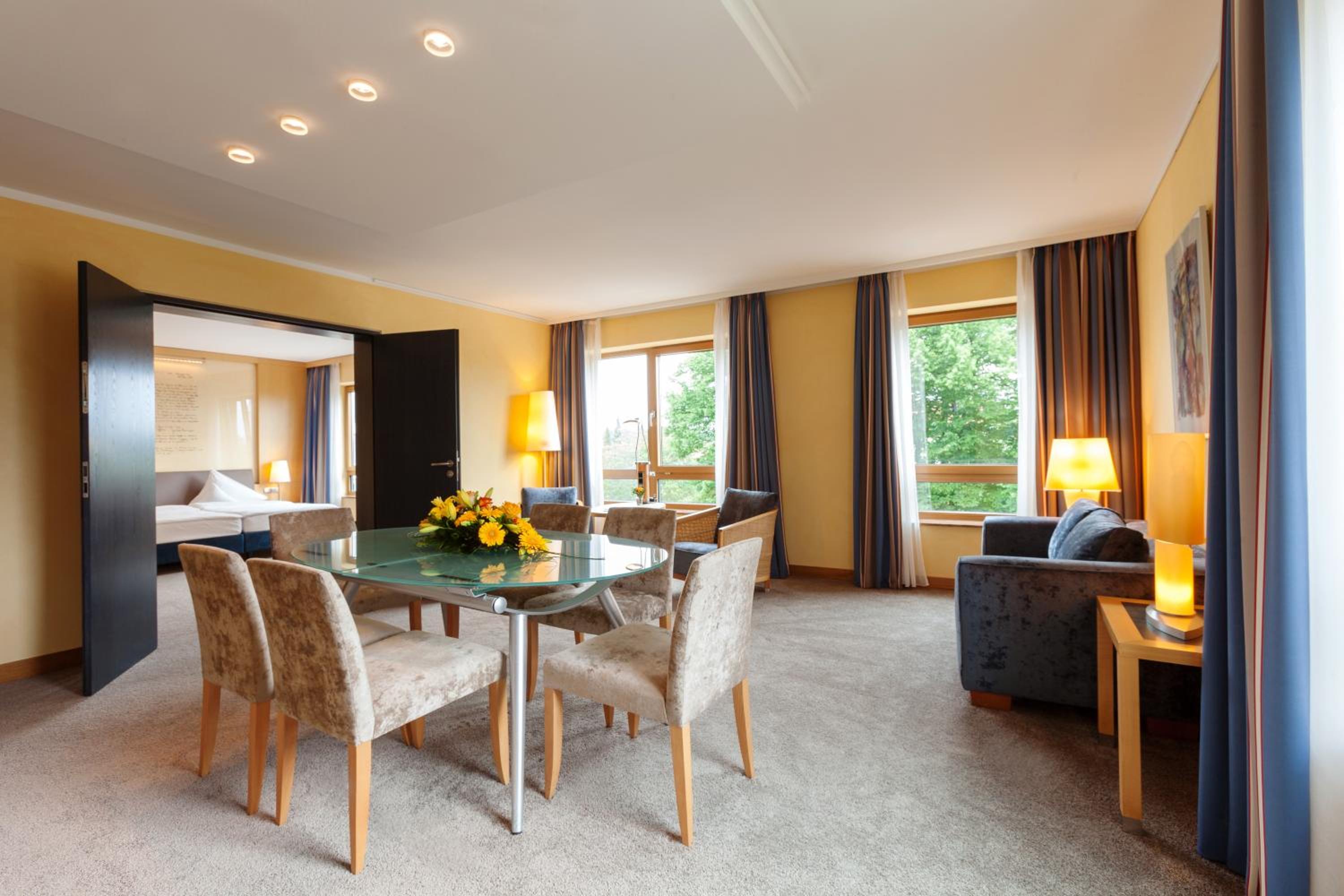 Suite - Photo 9