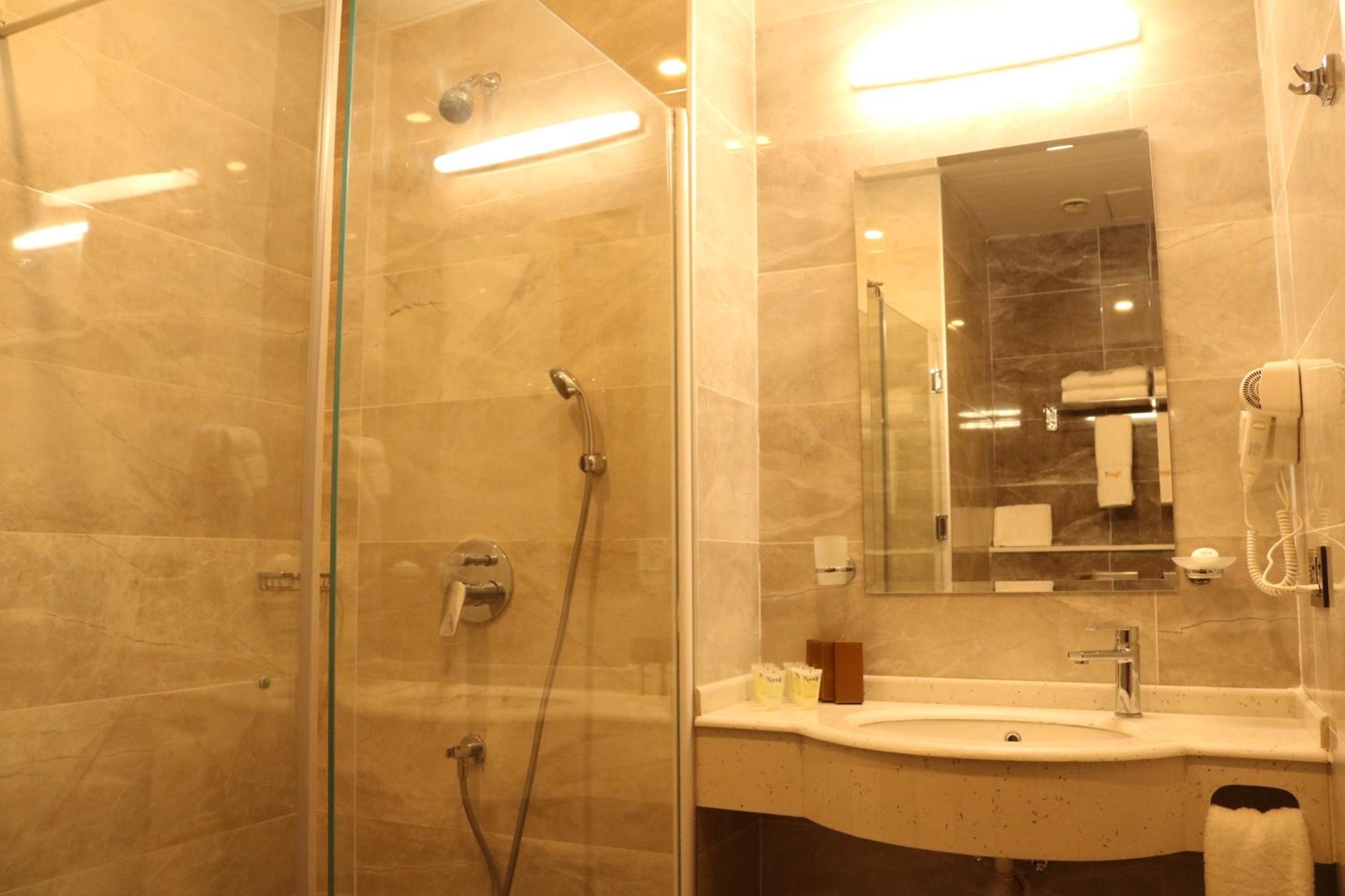 Double or Twin Room - Photo 2
