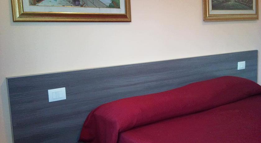 Single Room with Private External Bathroom photo 1