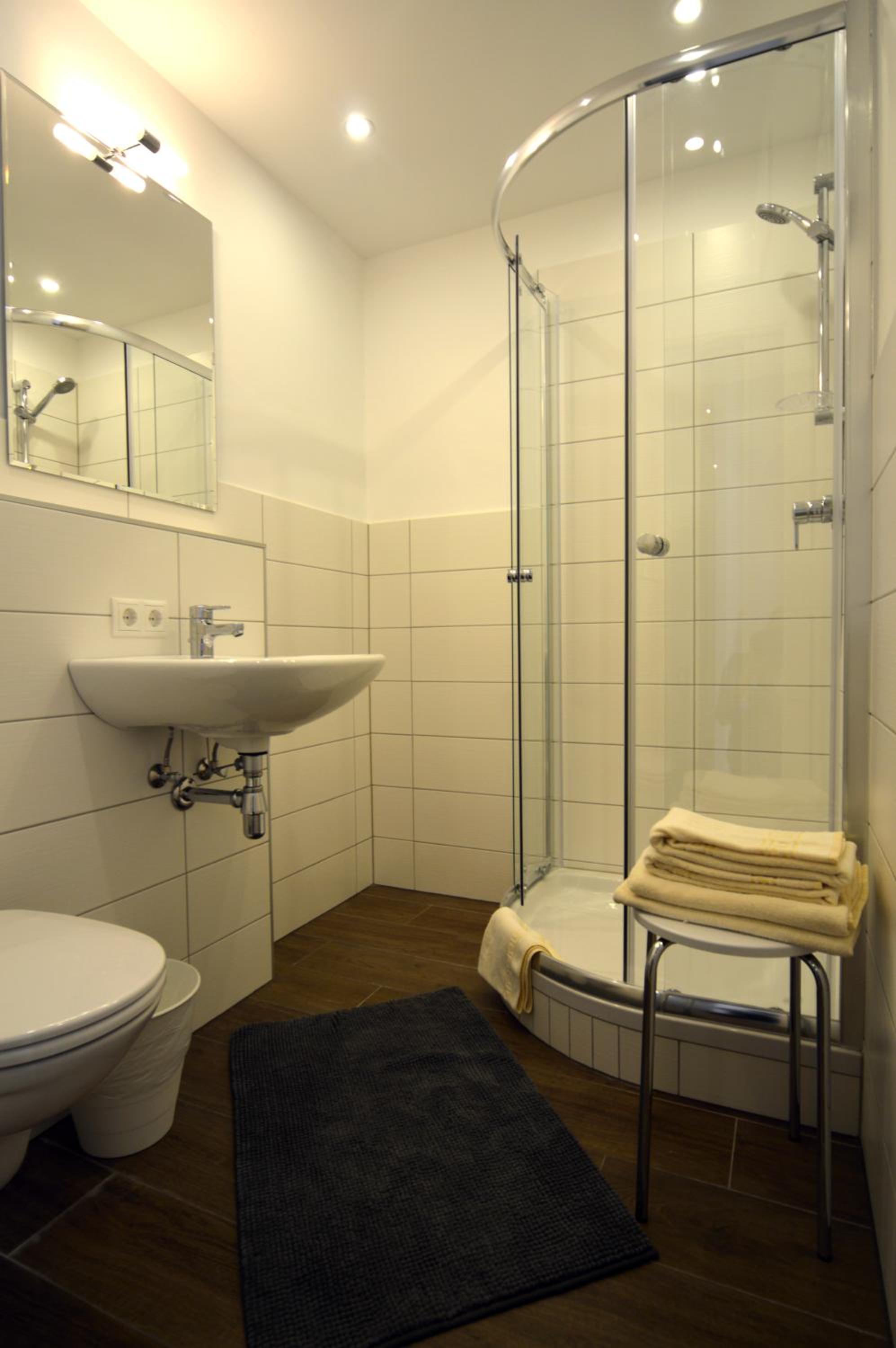 Apartment with Balcony - Photo 12