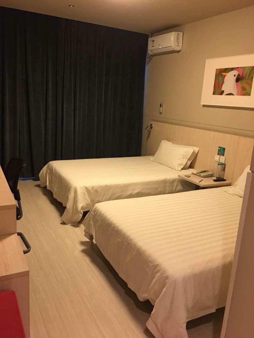 Business Twin Room A
