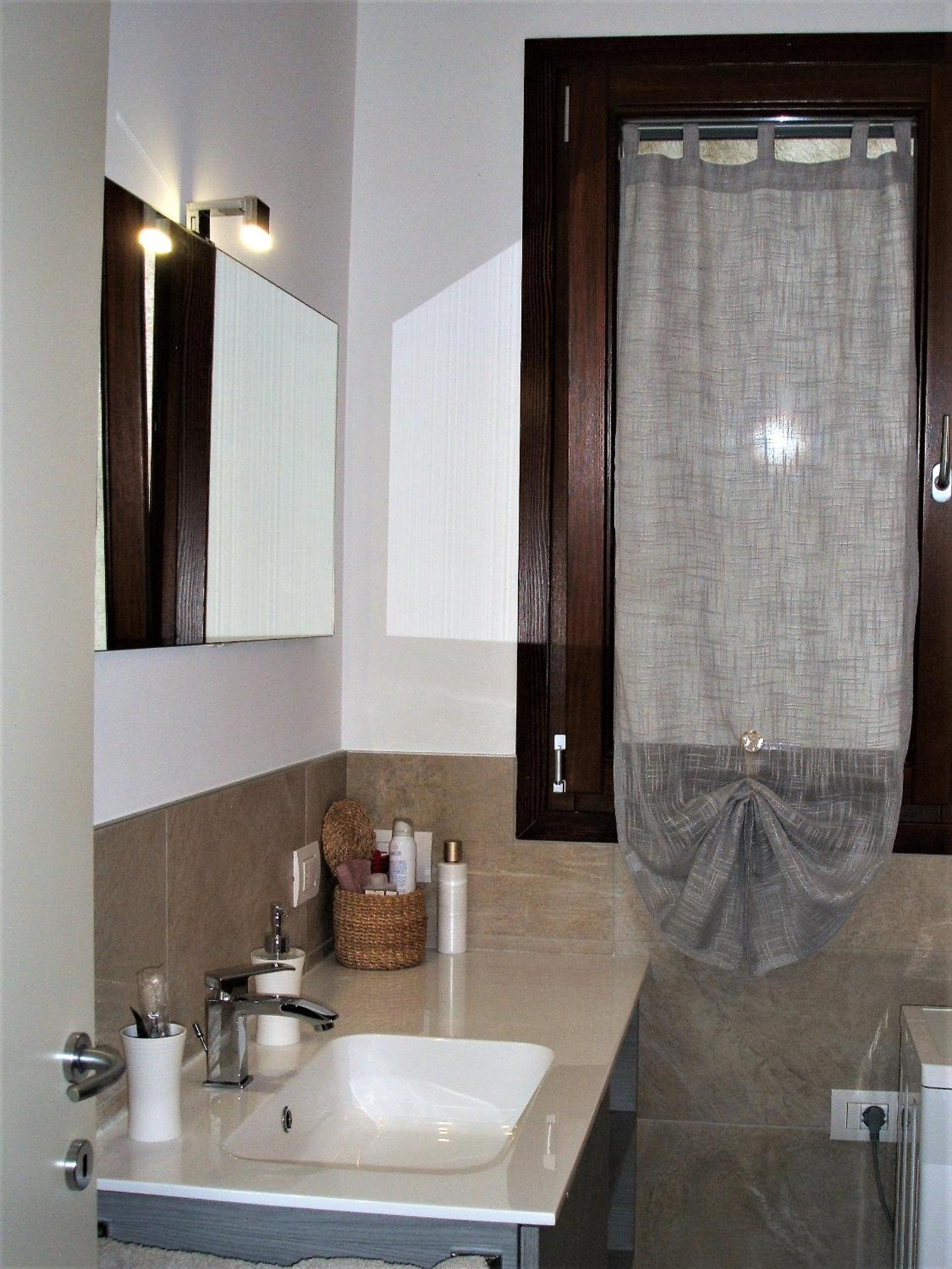 Apartment with Lake View photo 2