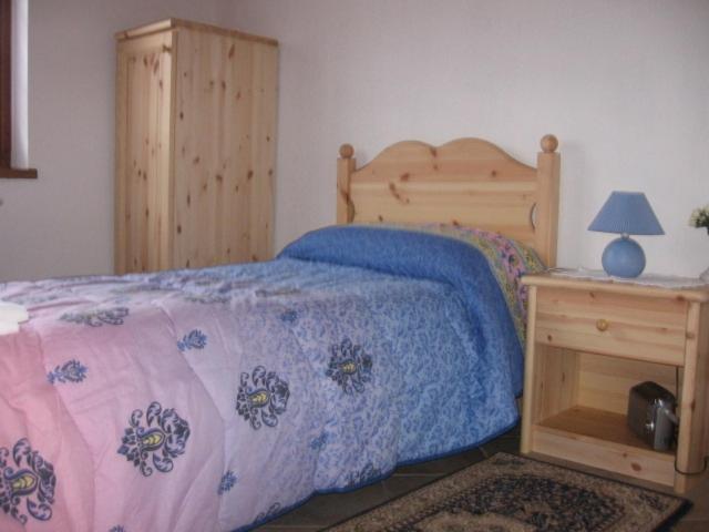 Single Room with Shared Bathroom photo 1