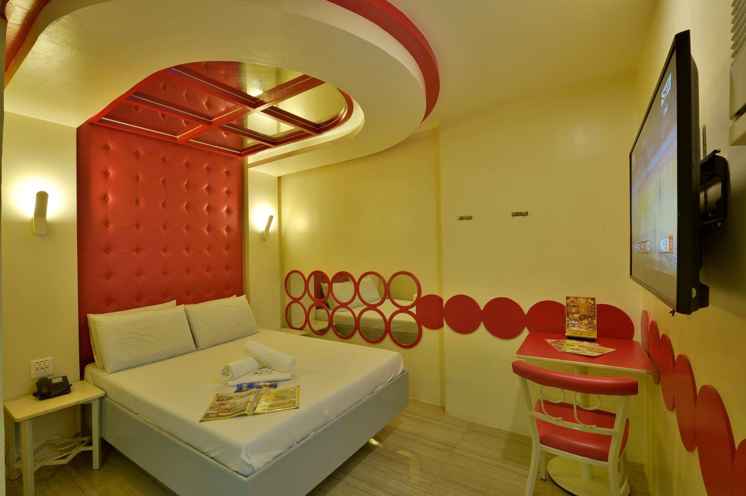 Premium Room (No Window) - Photo 10