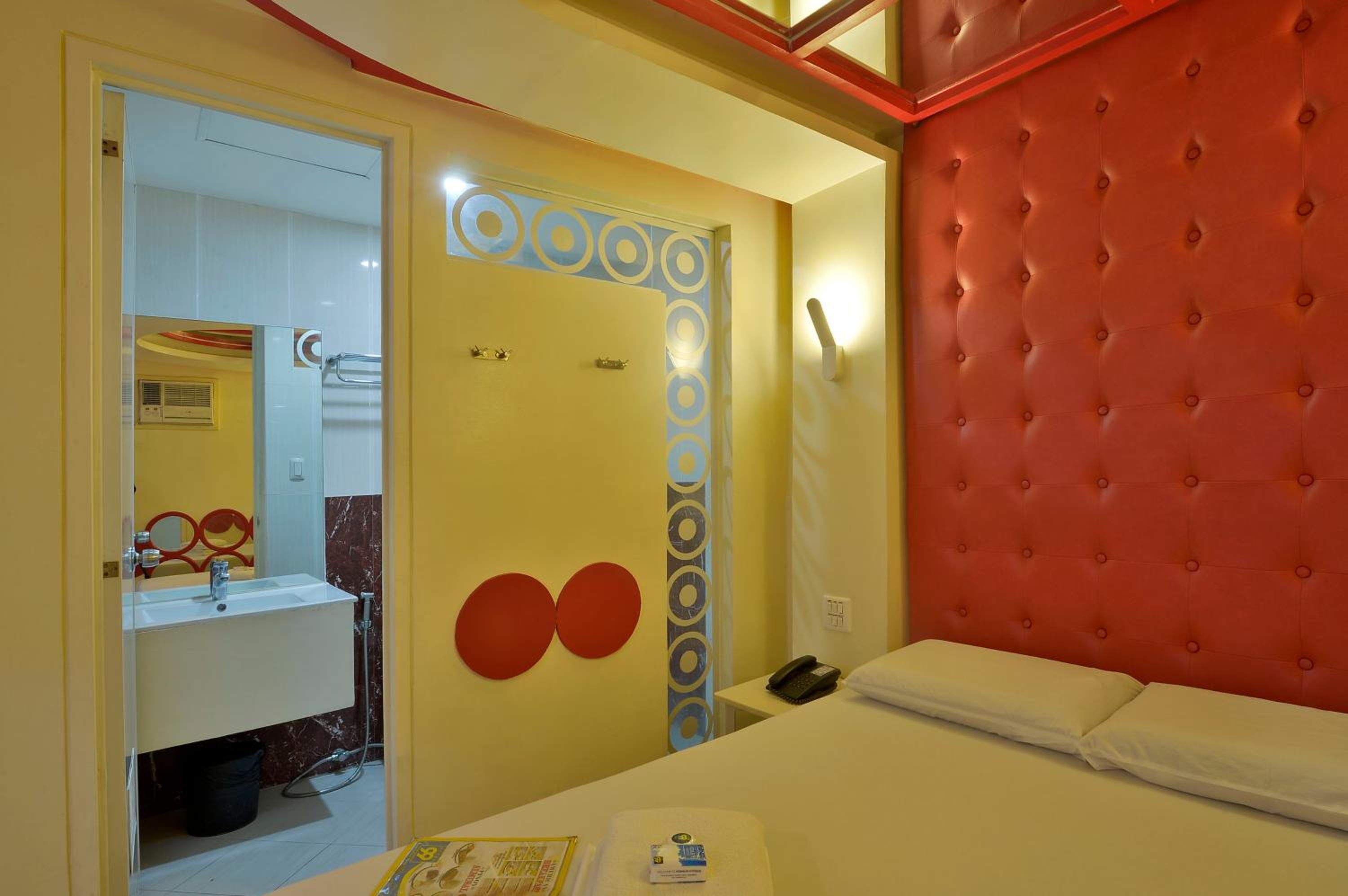 Premium Room (No Window) - Photo 4