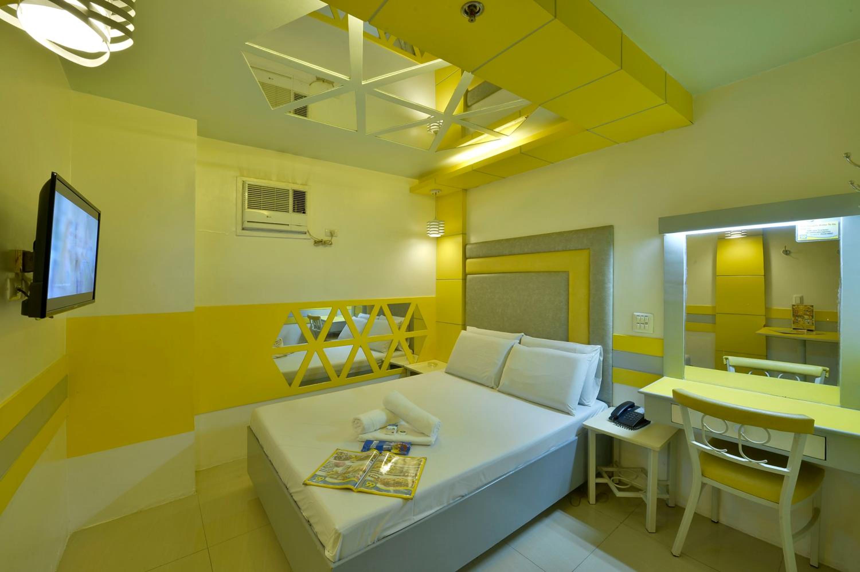 Deluxe Room (No Window)  - Photo 5