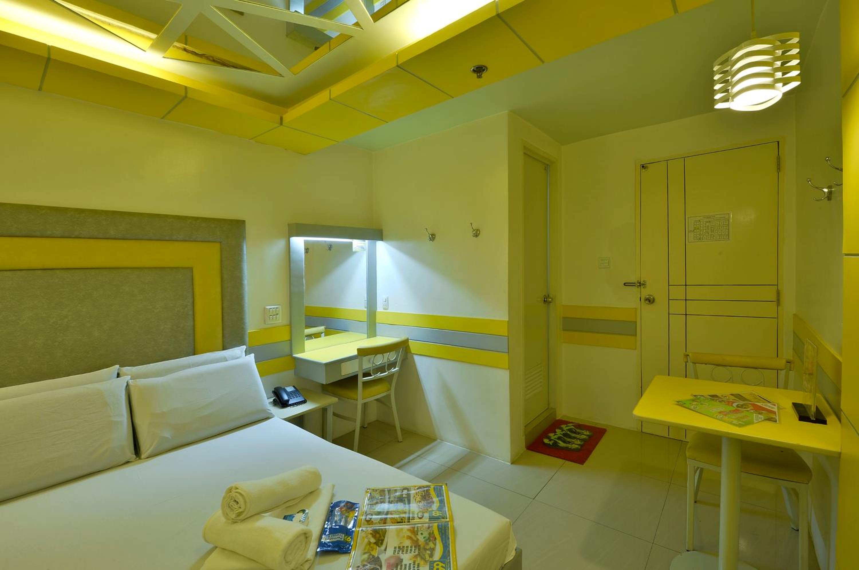 Deluxe Room (No Window)  - Photo 3