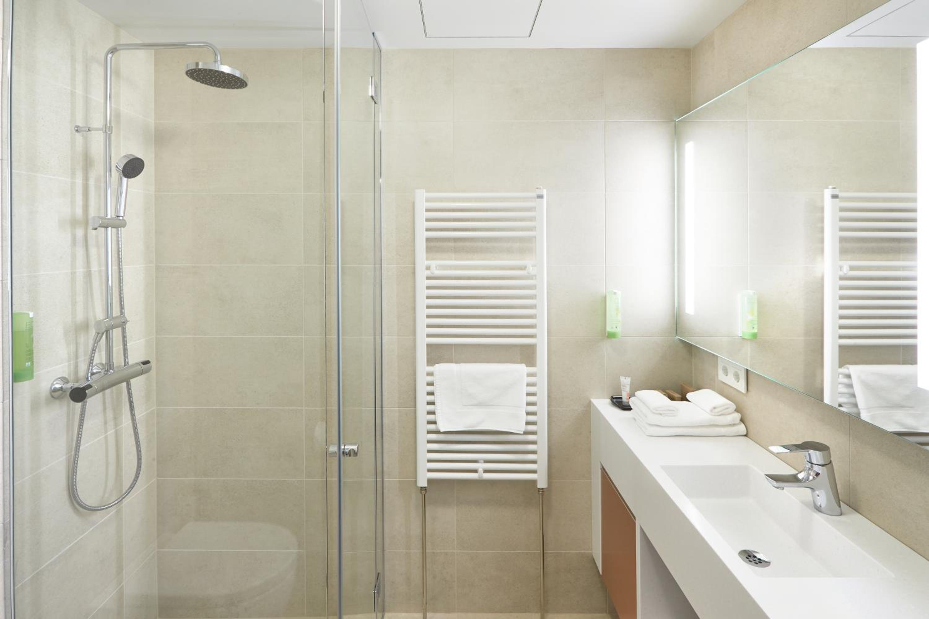 Double or Twin Room - Photo 6