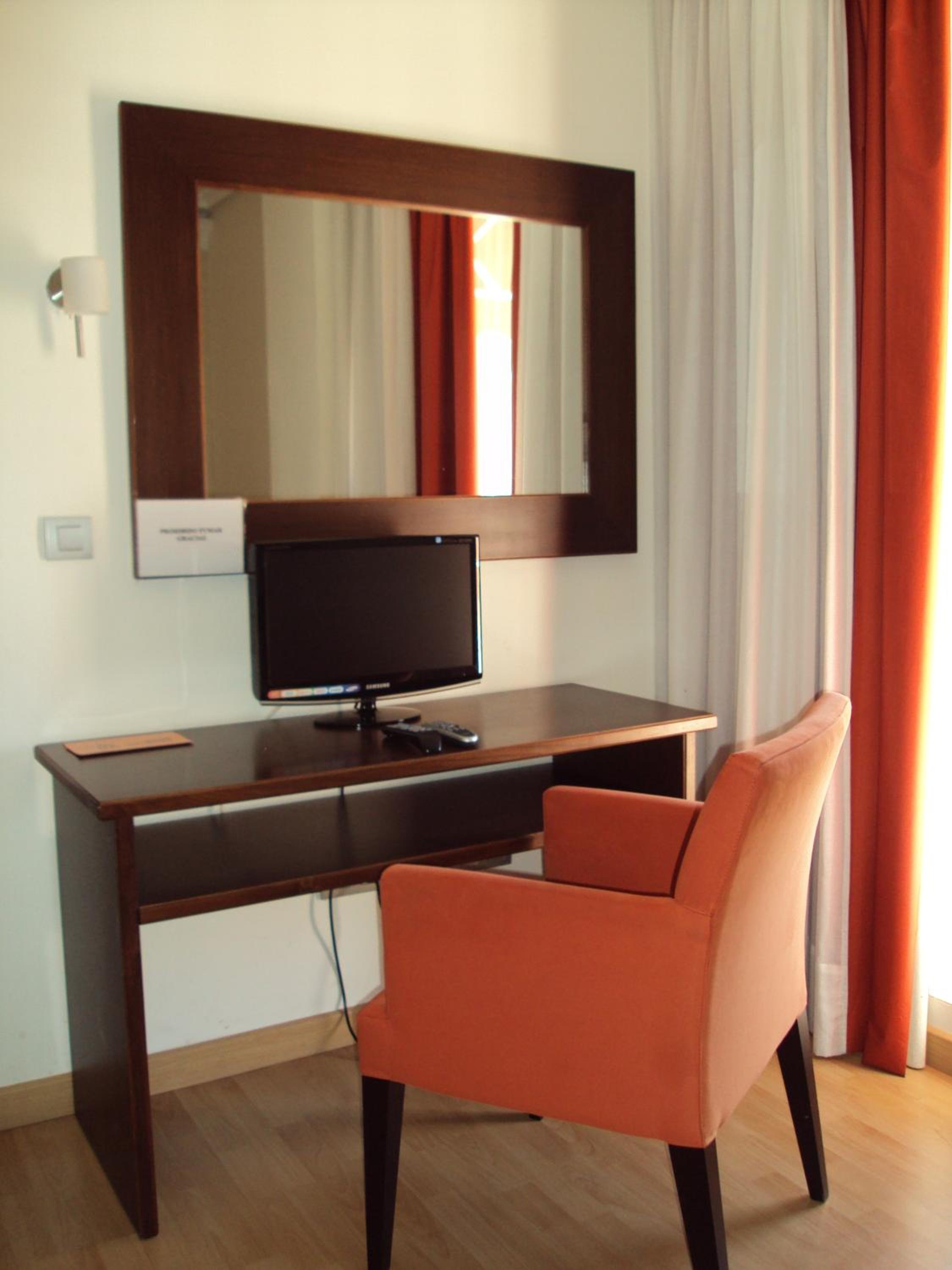 Double or Twin Room - Photo 8