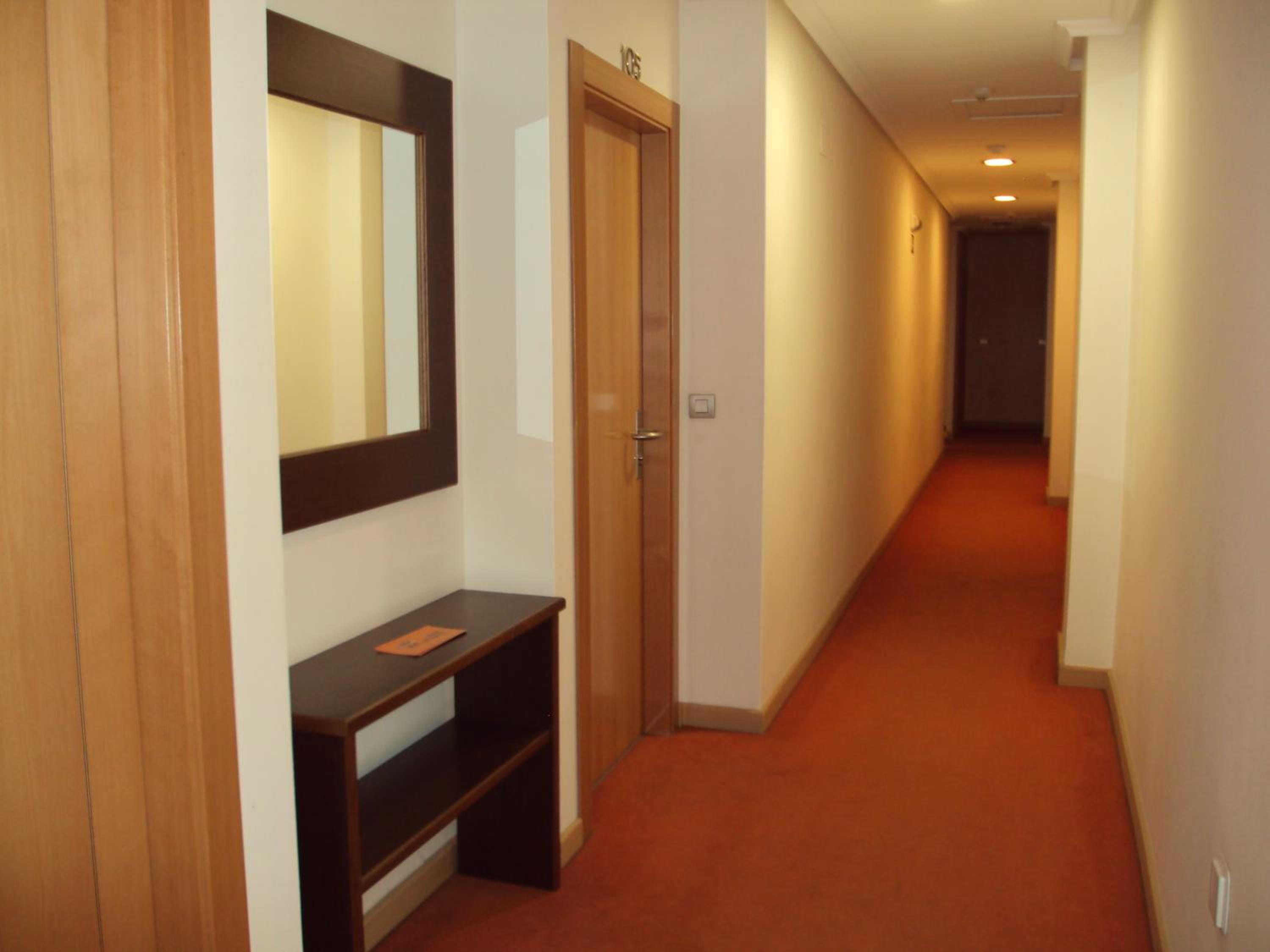Double or Twin Room - Photo 9