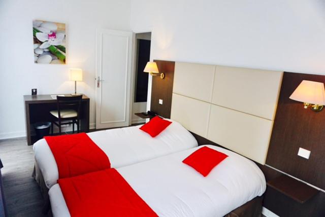 Twin Room - Photo 3