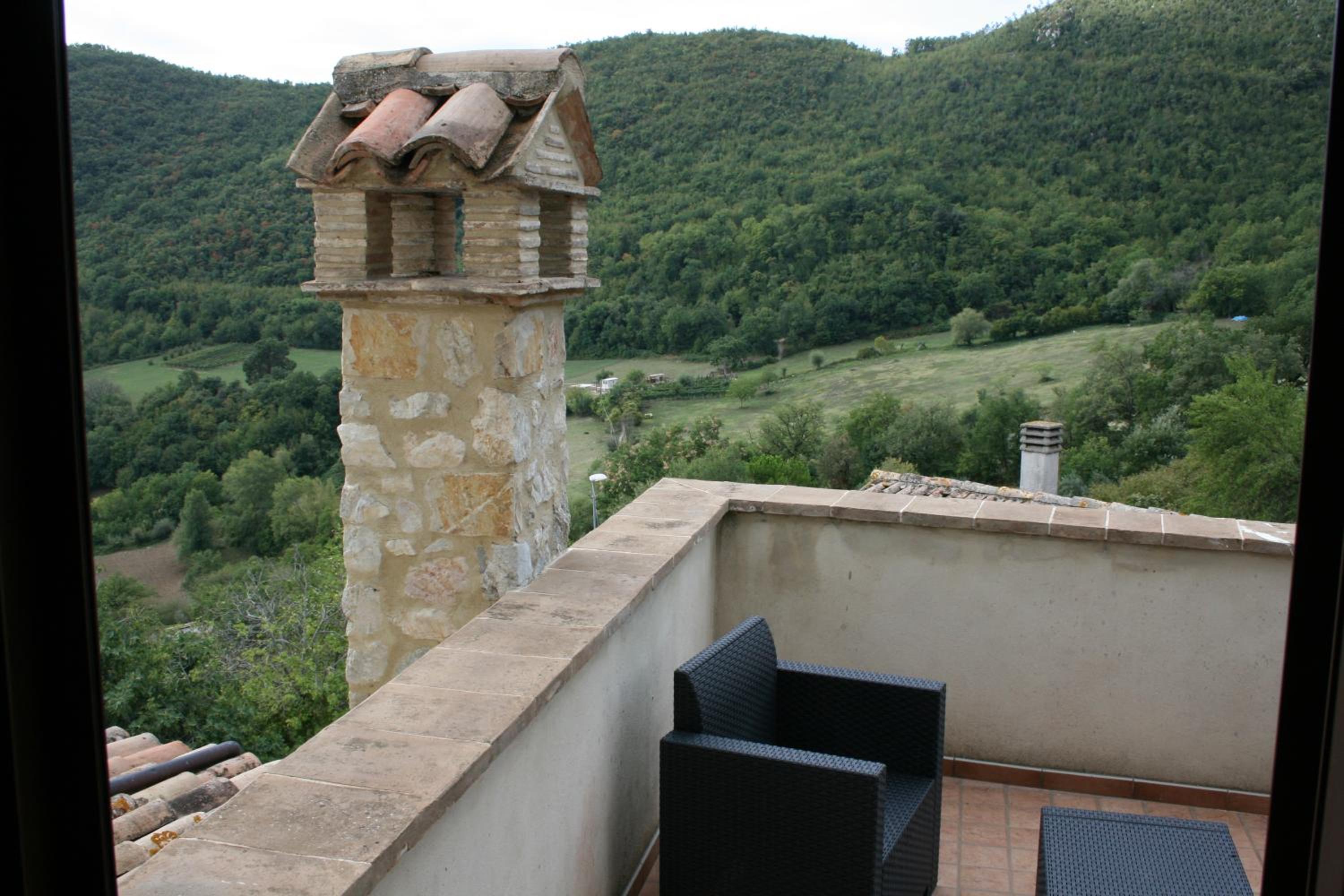 Deluxe Double Room with Balcony - Photo 3