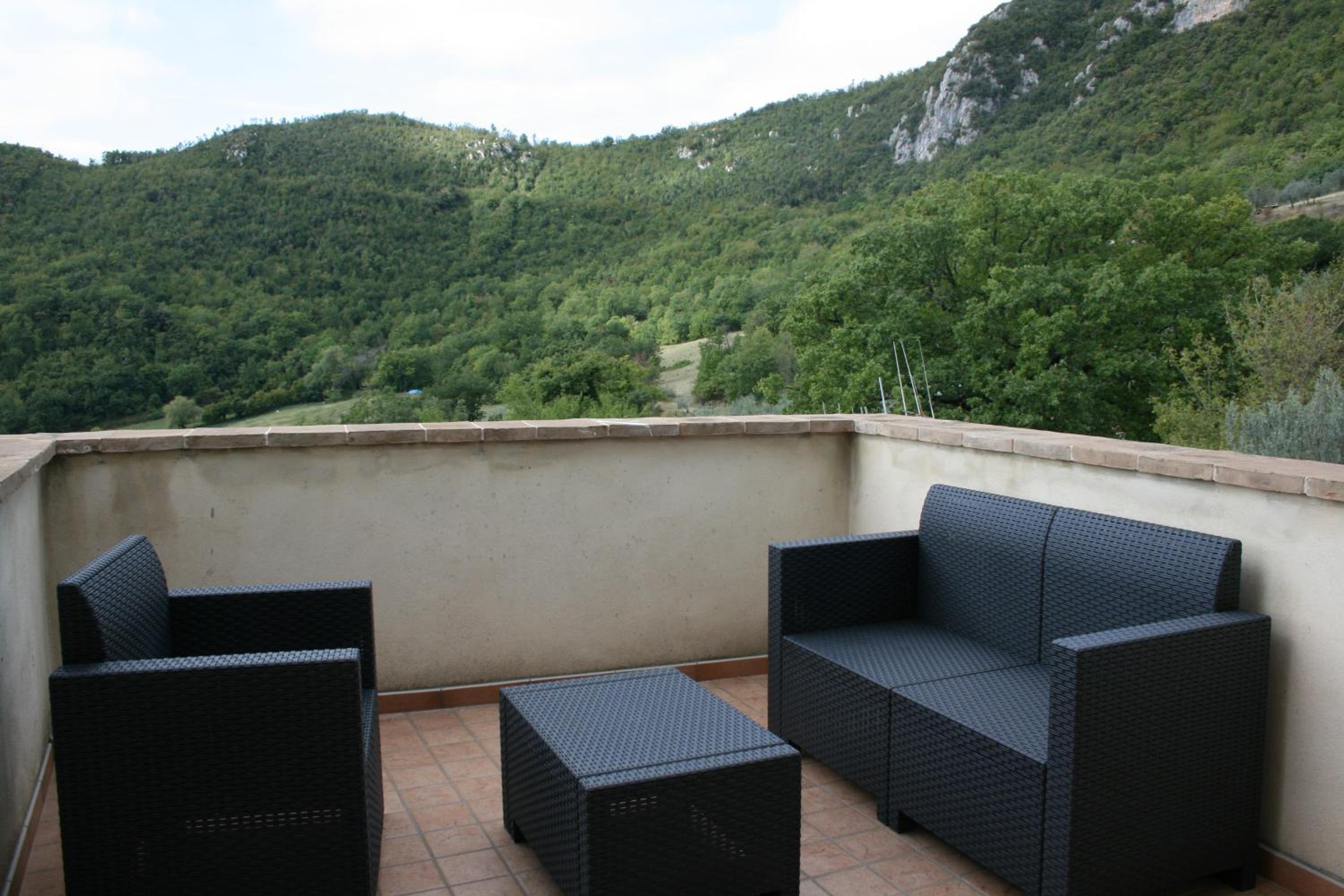Deluxe Double Room with Balcony - Photo 5