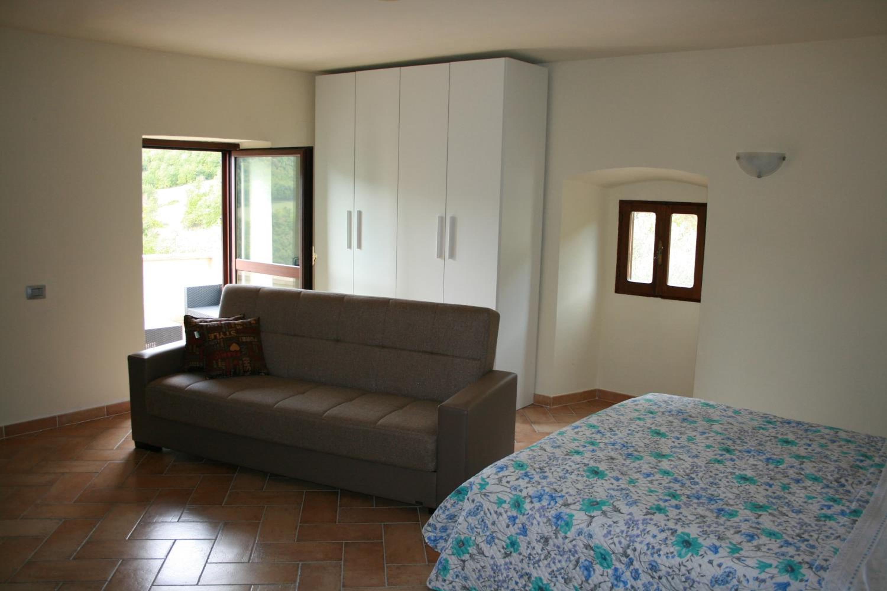 Deluxe Double Room with Balcony - Photo 7