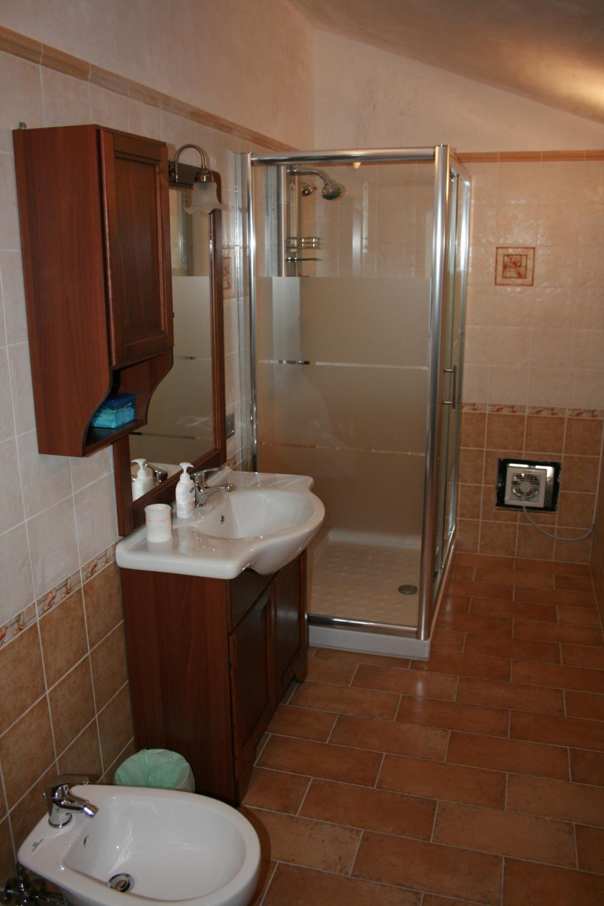 Deluxe Double Room with Balcony - Photo 4
