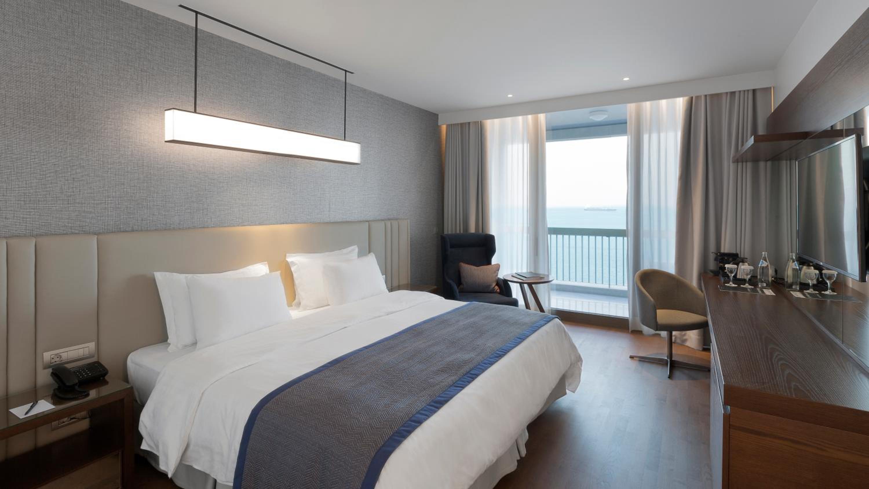 Executive Double Room with Sea View - Photo 6