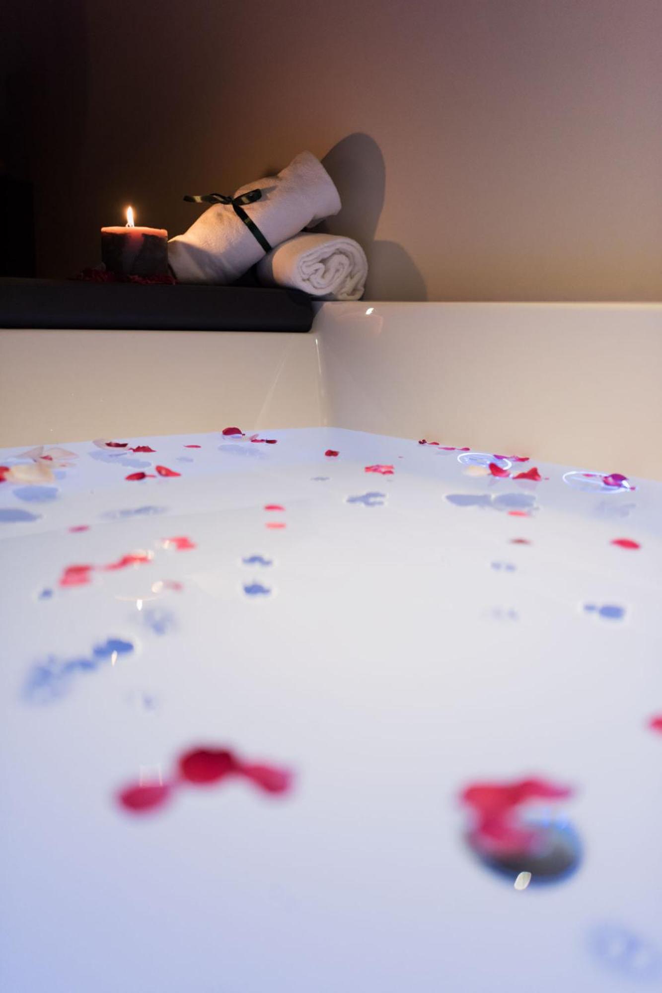 King Room with Spa Bath in the Room photo 3