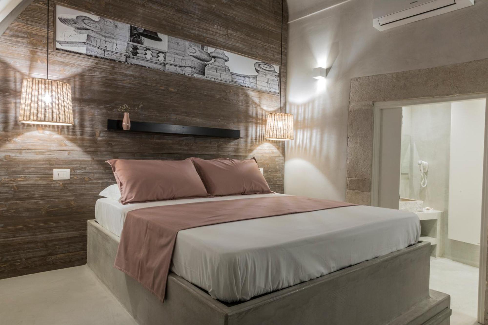 Deluxe Room (2 Adults + 1 Child)