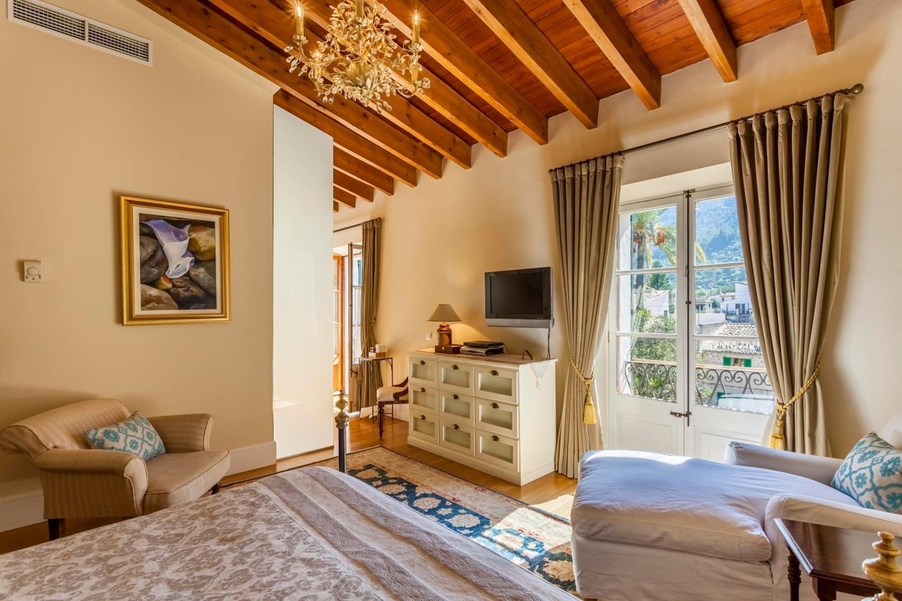 Junior Suite with Mountain View - Photo 2