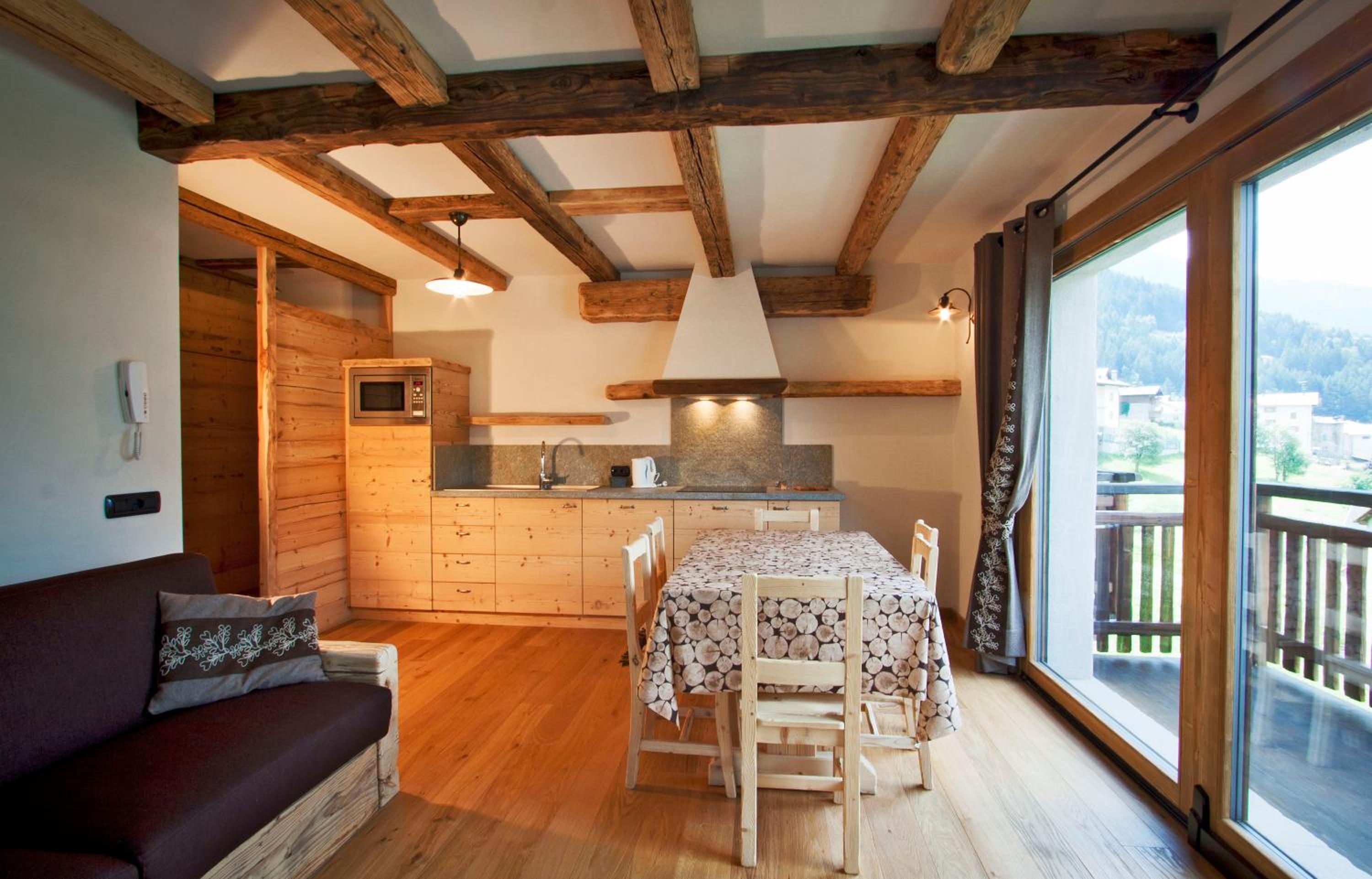 Two-Bedroom Apartment with Mountain View (6 Adults) photo 2