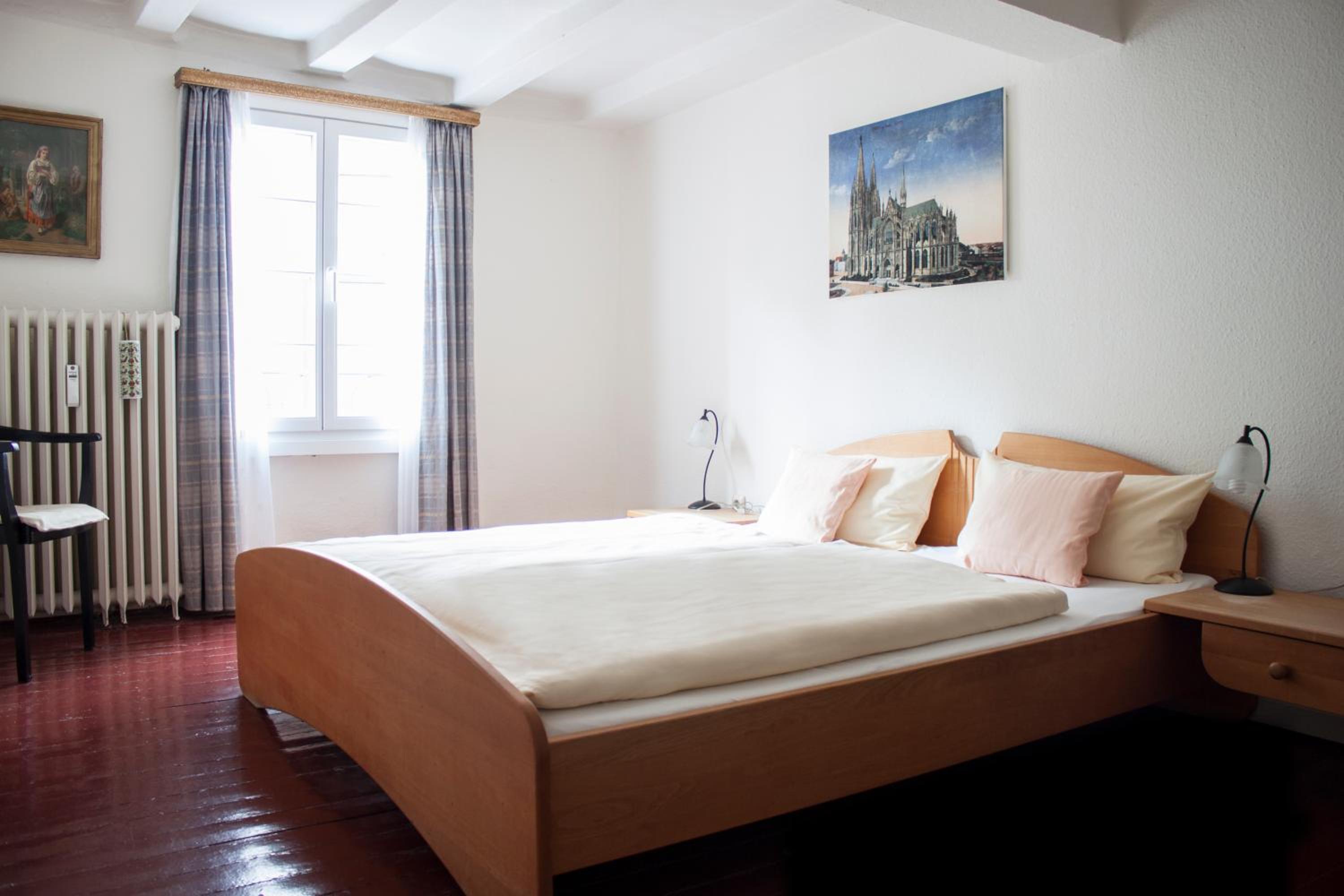 One-Bedroom Apartment - Photo 1