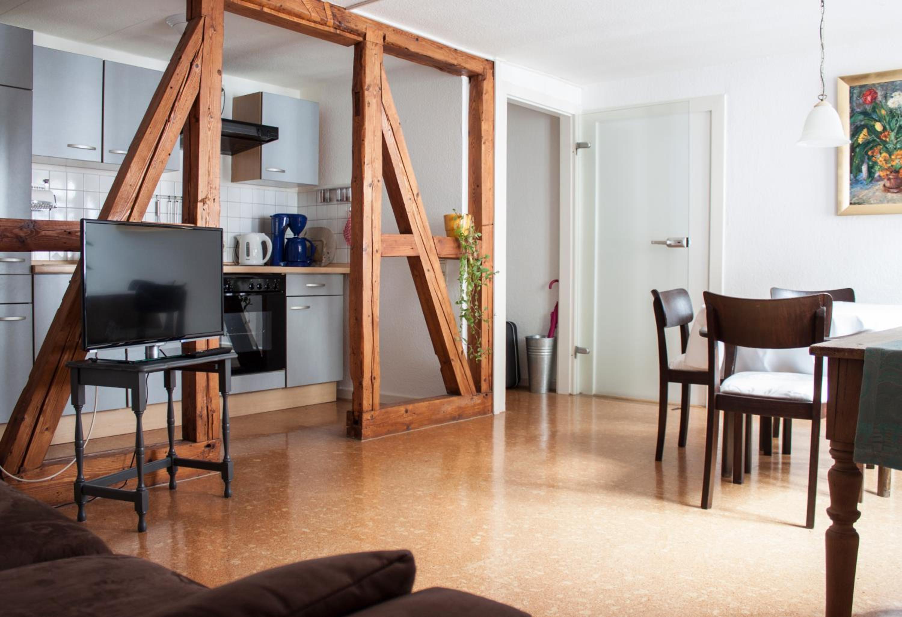 One-Bedroom Apartment - Photo 2