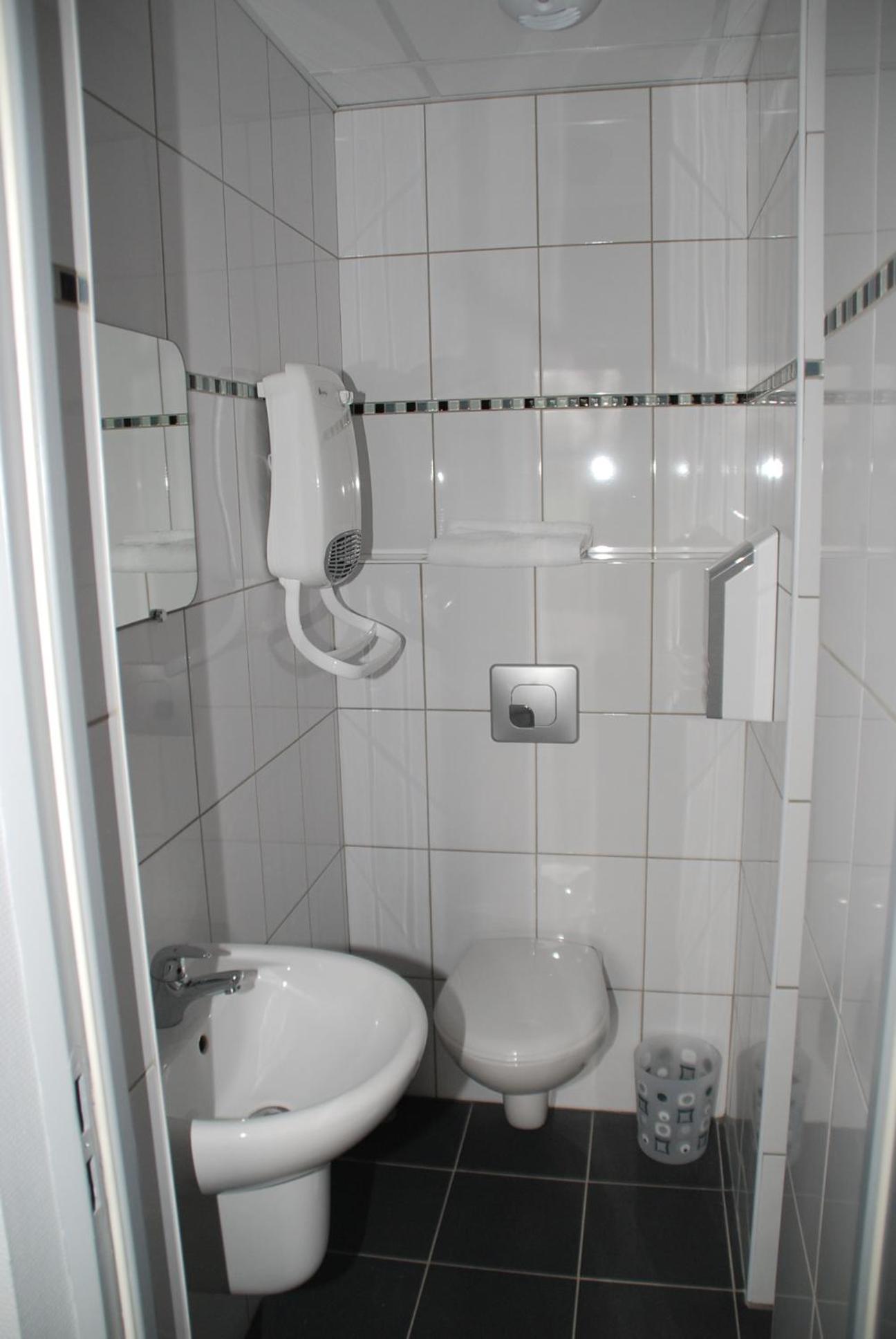 Budget Double Room photo 2