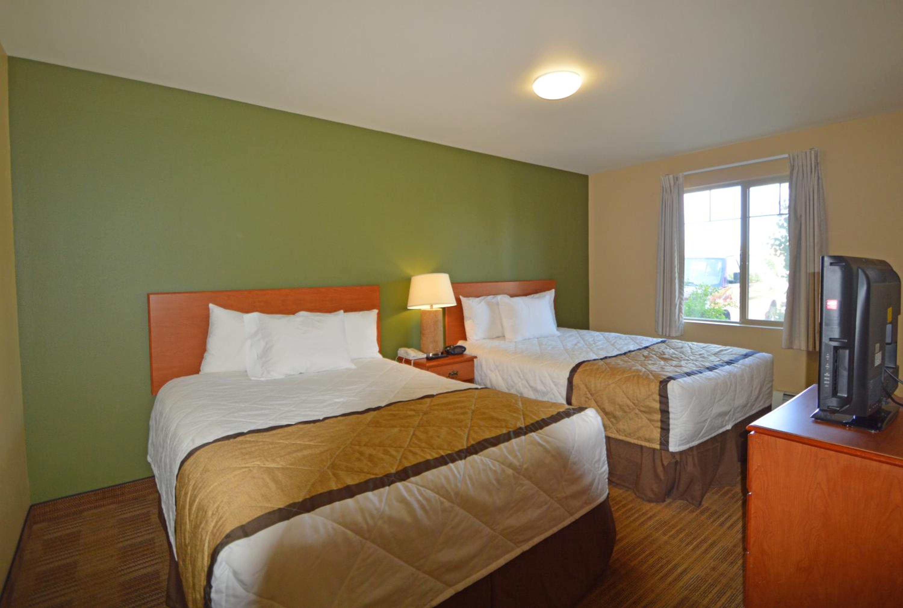 One Bedroom Suite With 2 Queen Beds - Non-Smoking photo 2