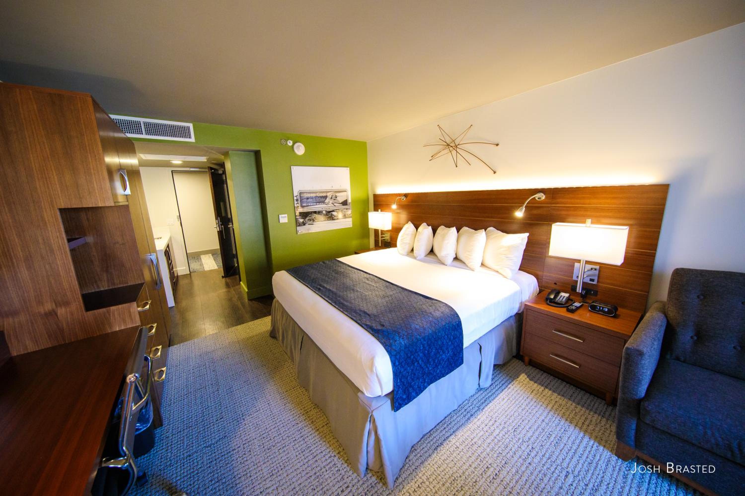 King Room with Balcony photo 1