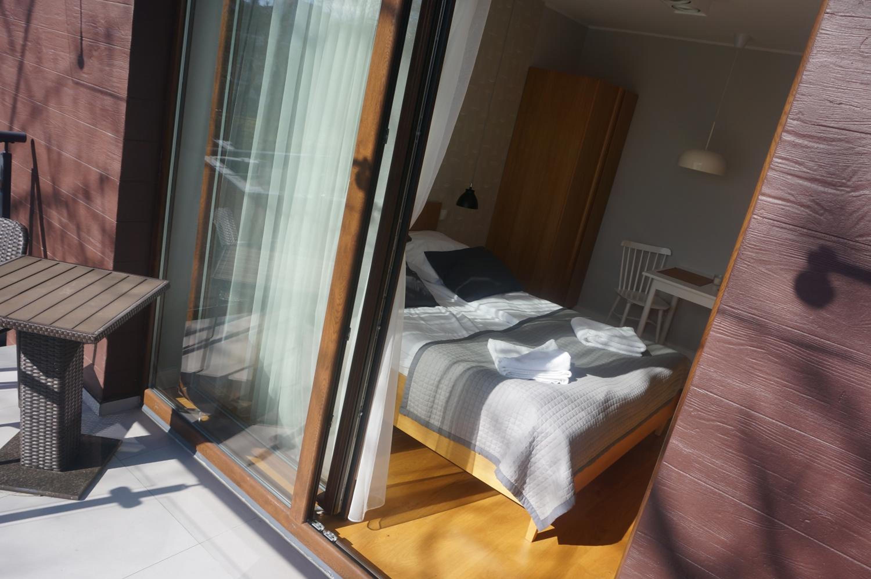 Standard Double Room with Kitchenette - Photo 4