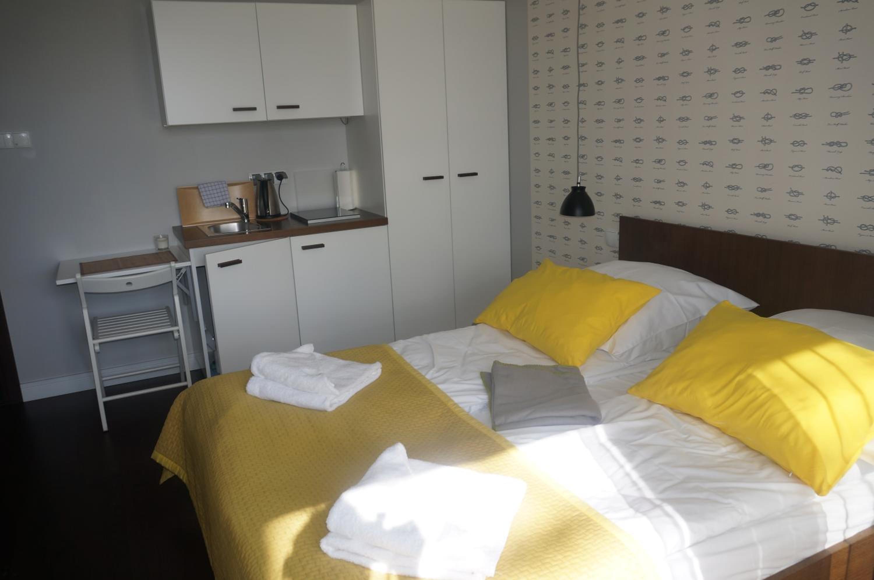 Standard Double Room with Kitchenette - Photo 8
