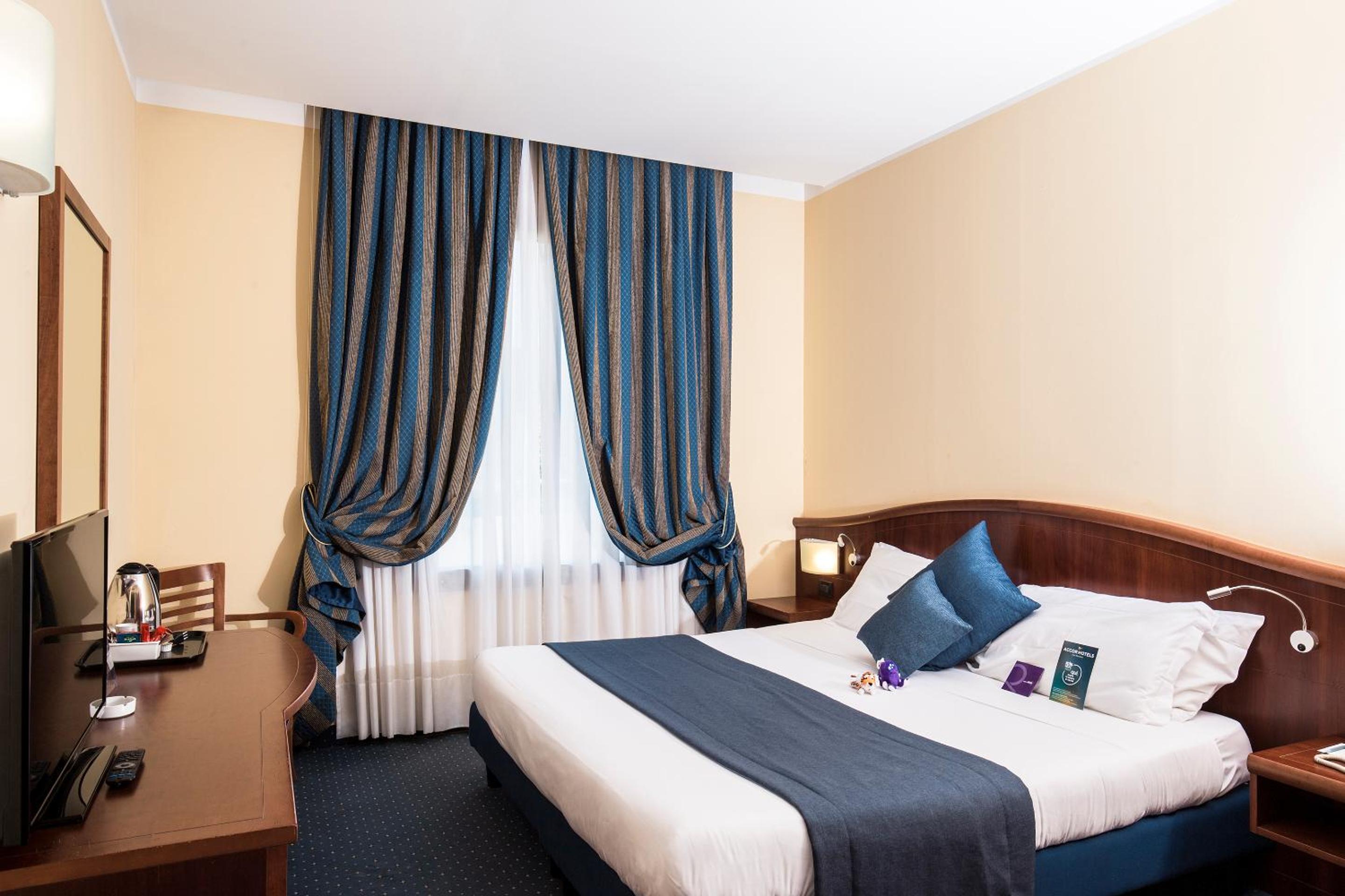 Standard Room with 1 Double Bed - Photo 8