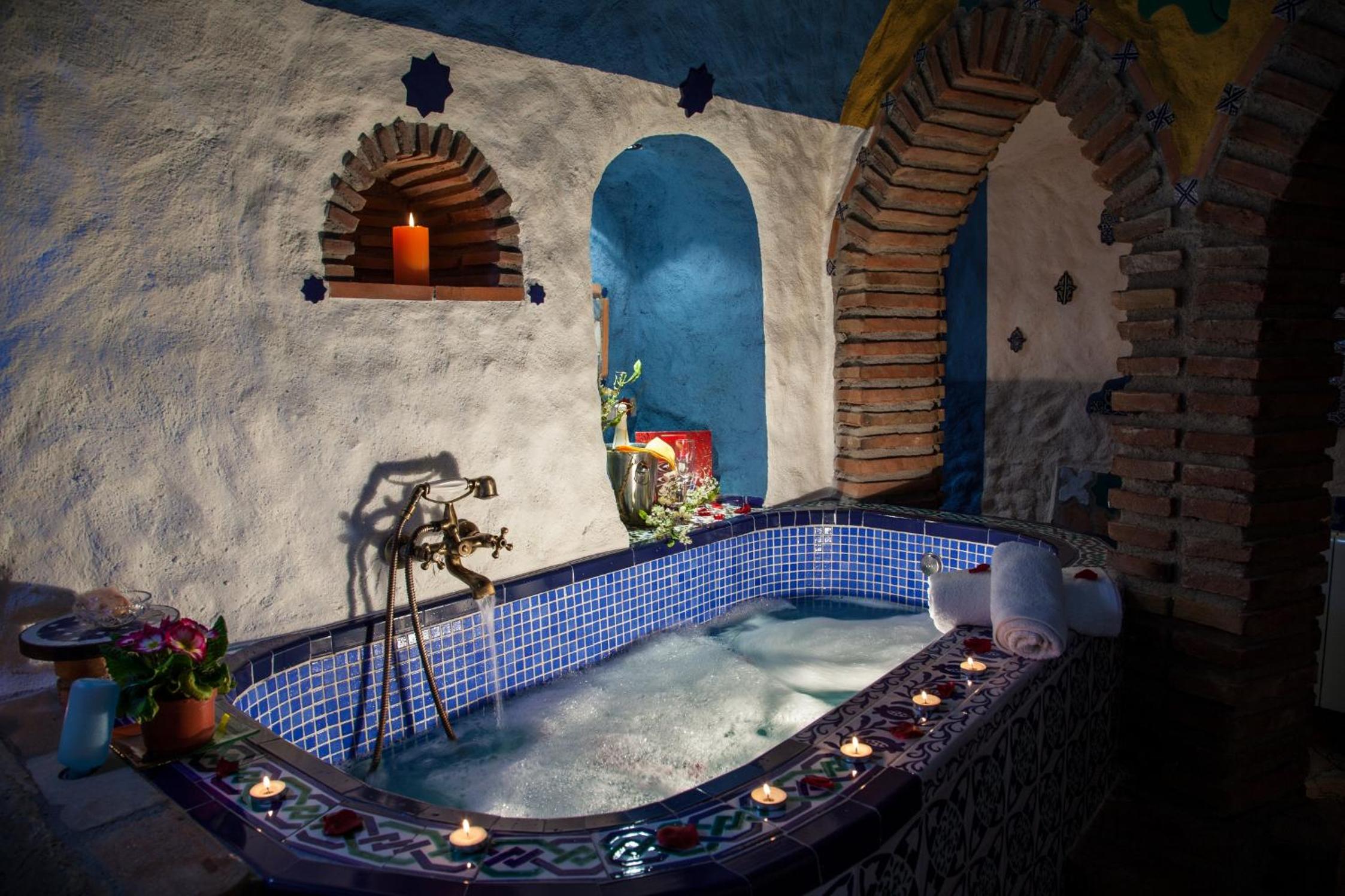 Suite with Spa Bath photo 3