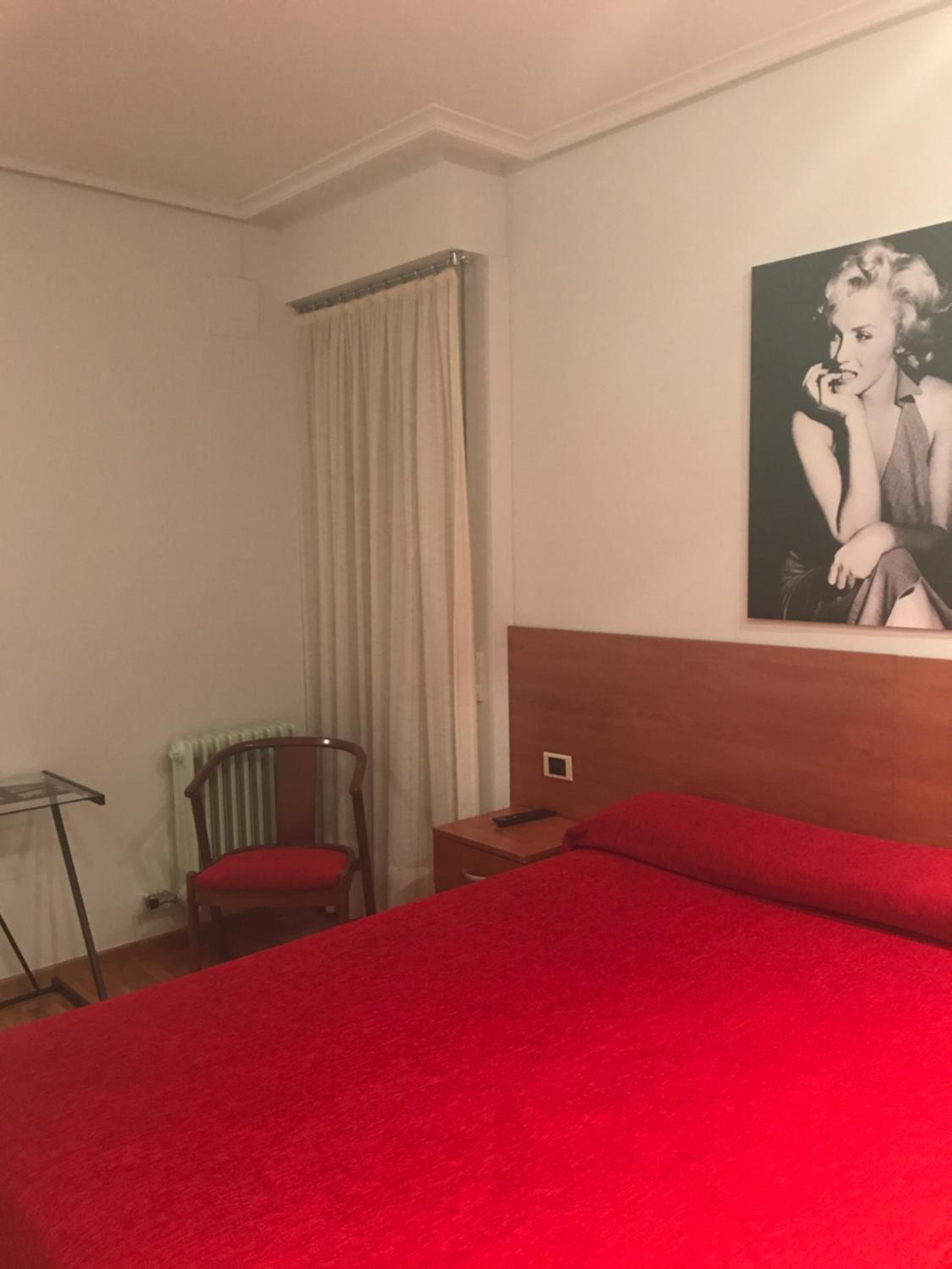 Budget Double Room with Shared Bathroom photo 3