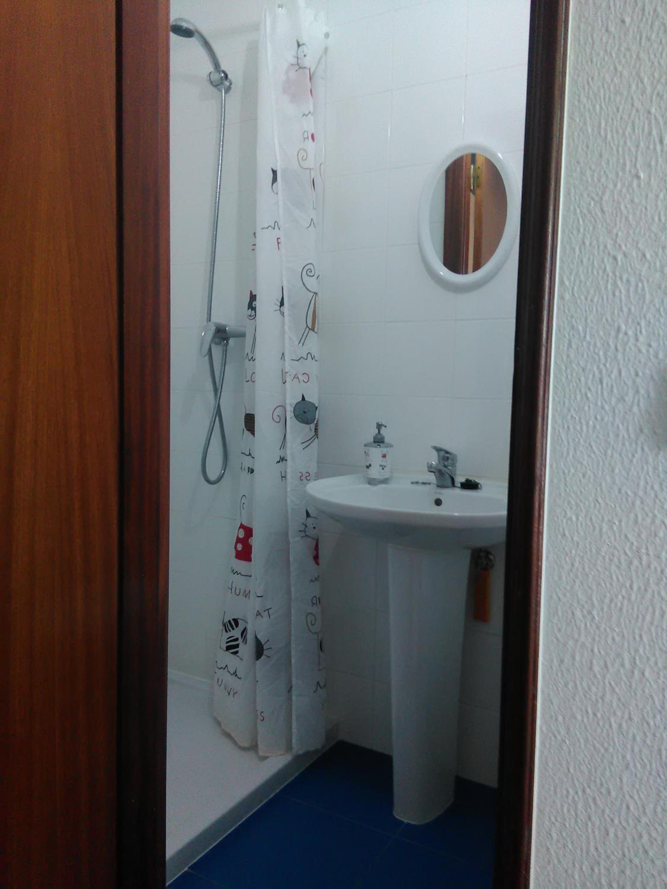 Double Room with Private Bathroom - Photo 2