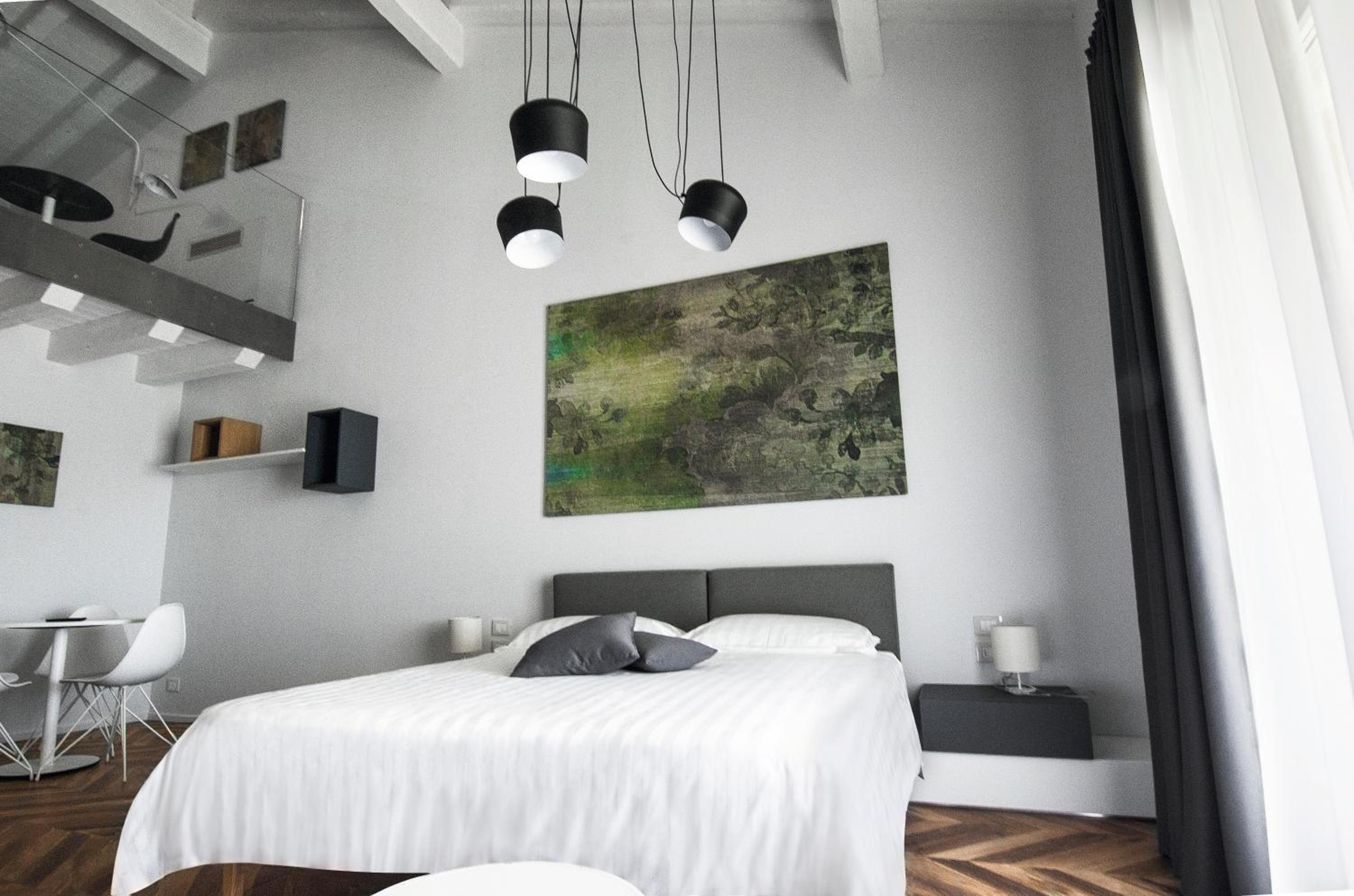 Suite con balcón y vista al lago