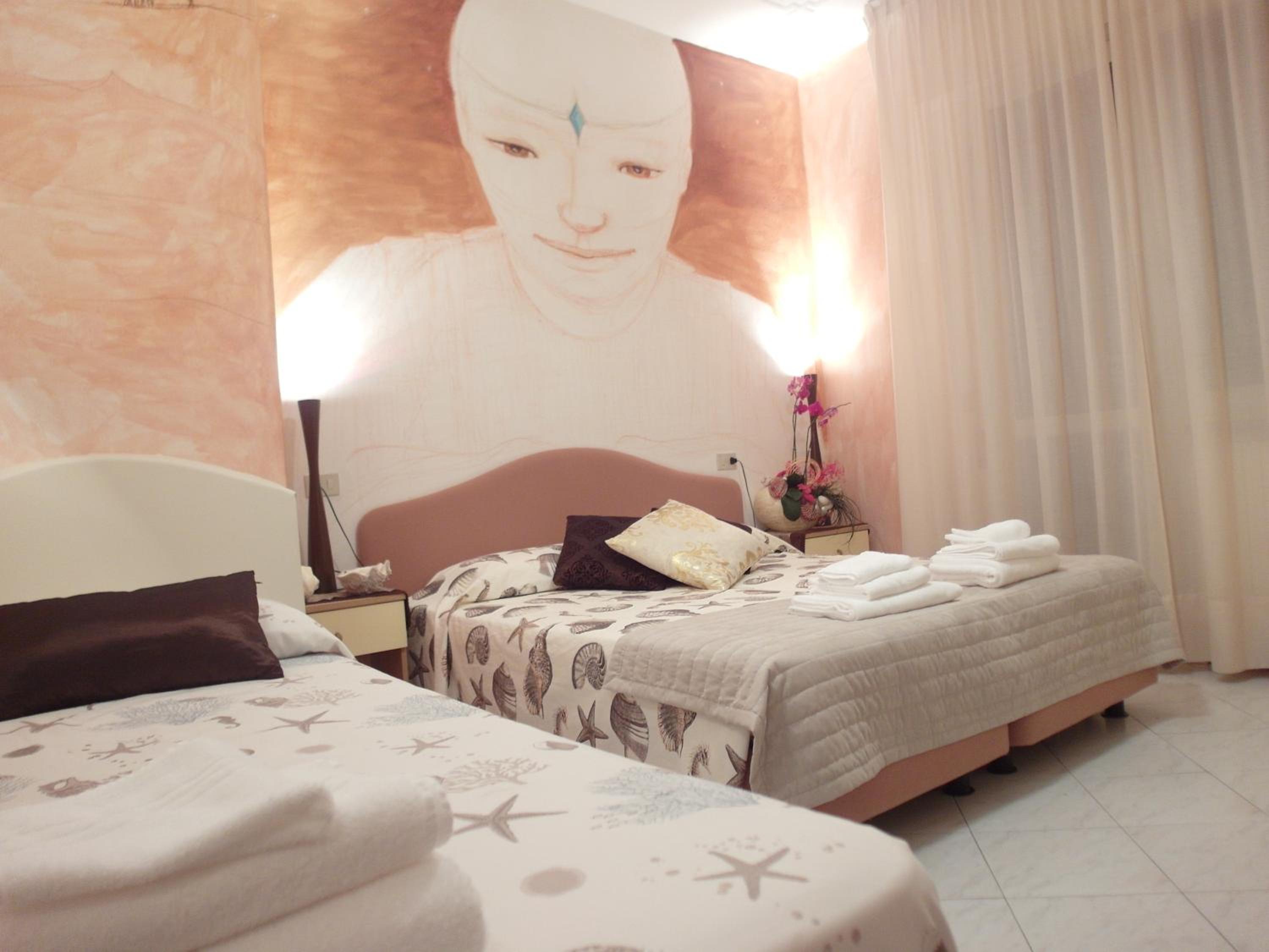 Triple Room with Balcony - Photo 8