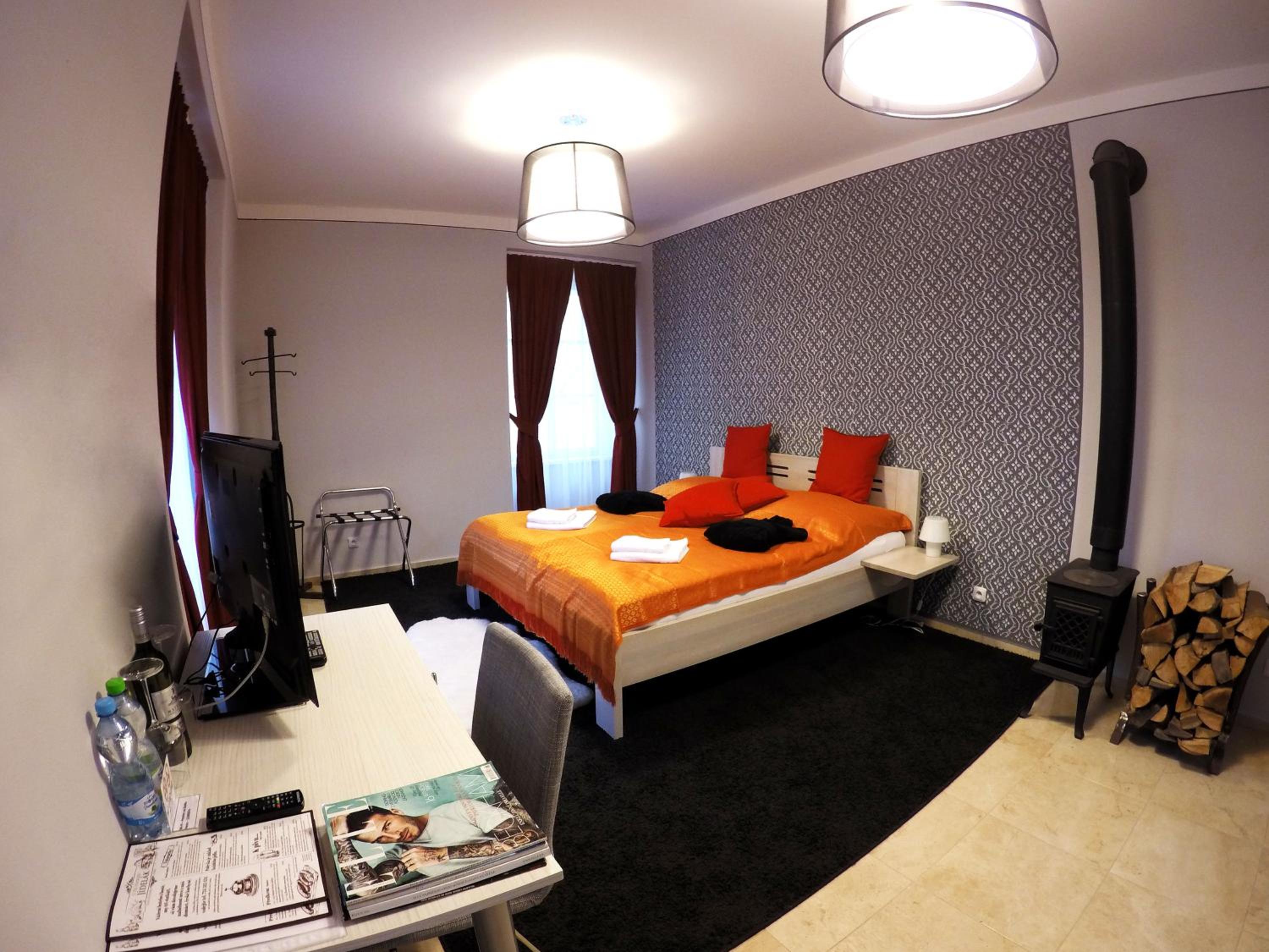 Deluxe Double Room (2 Adults + 1 Child)