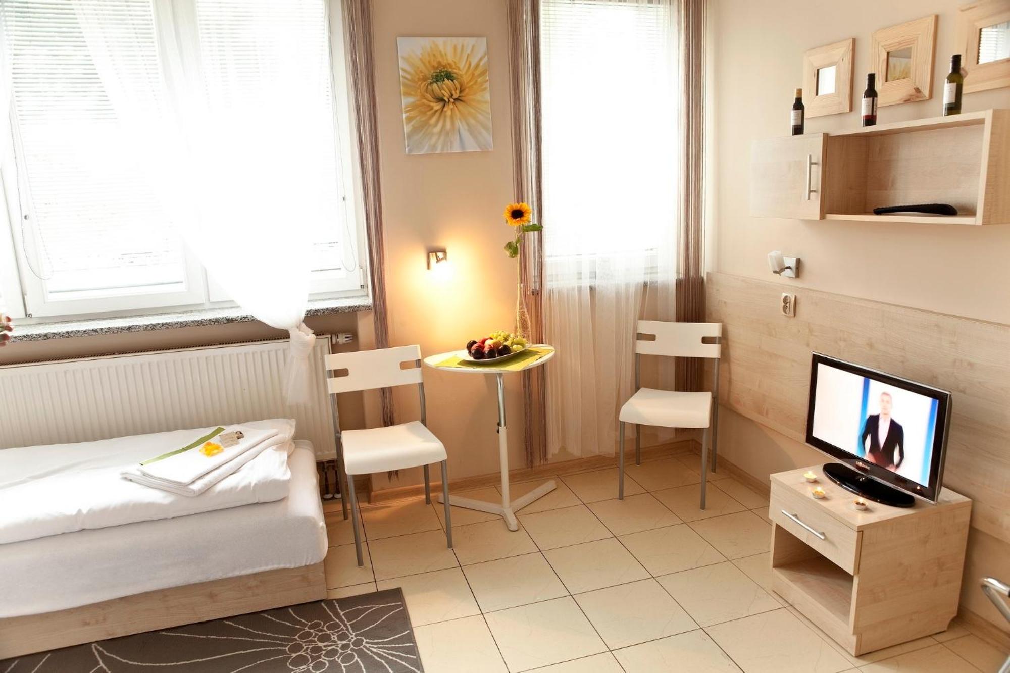 Economy Triple Room - Photo 1
