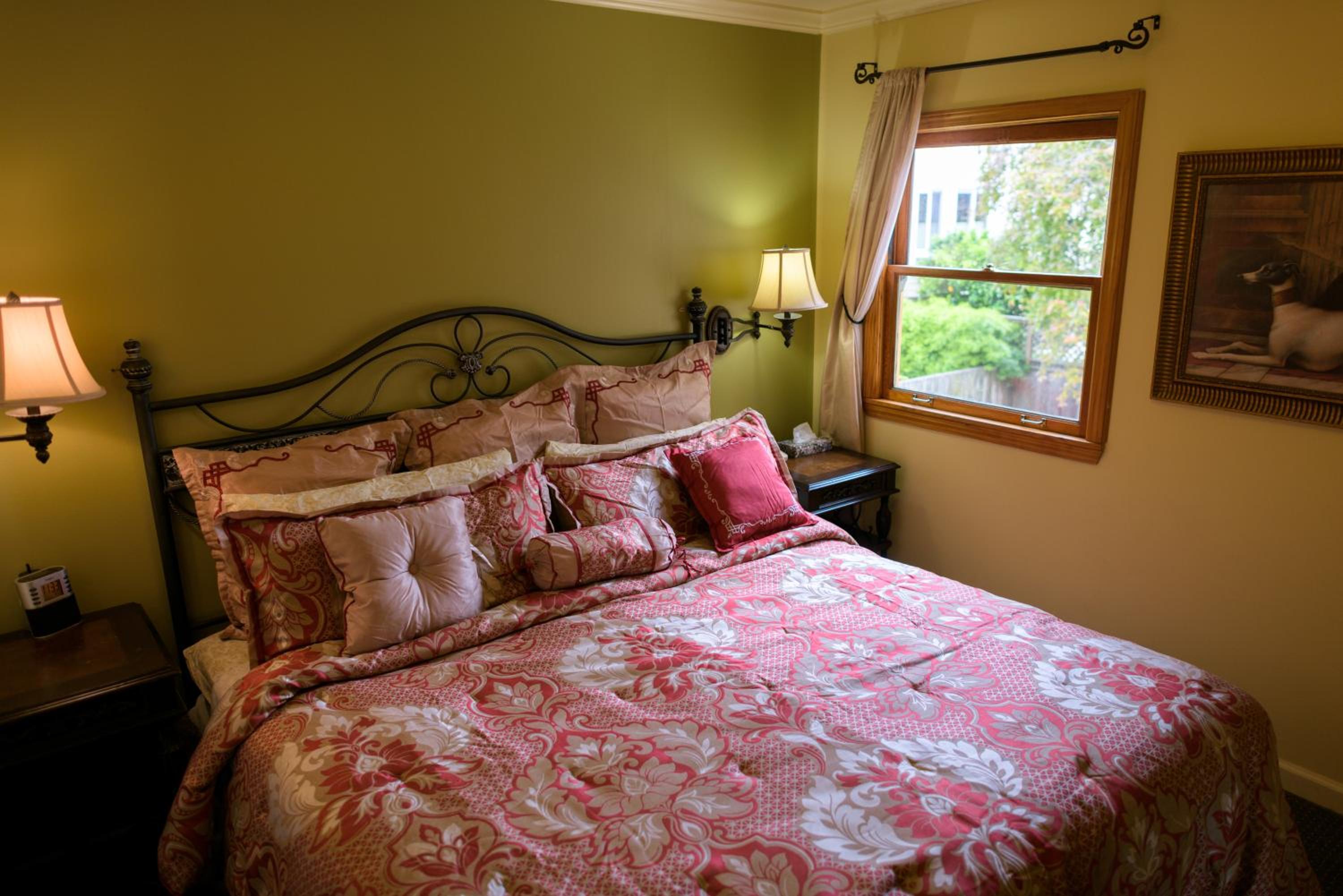 Courtyard King Suite (Dog Friendly)