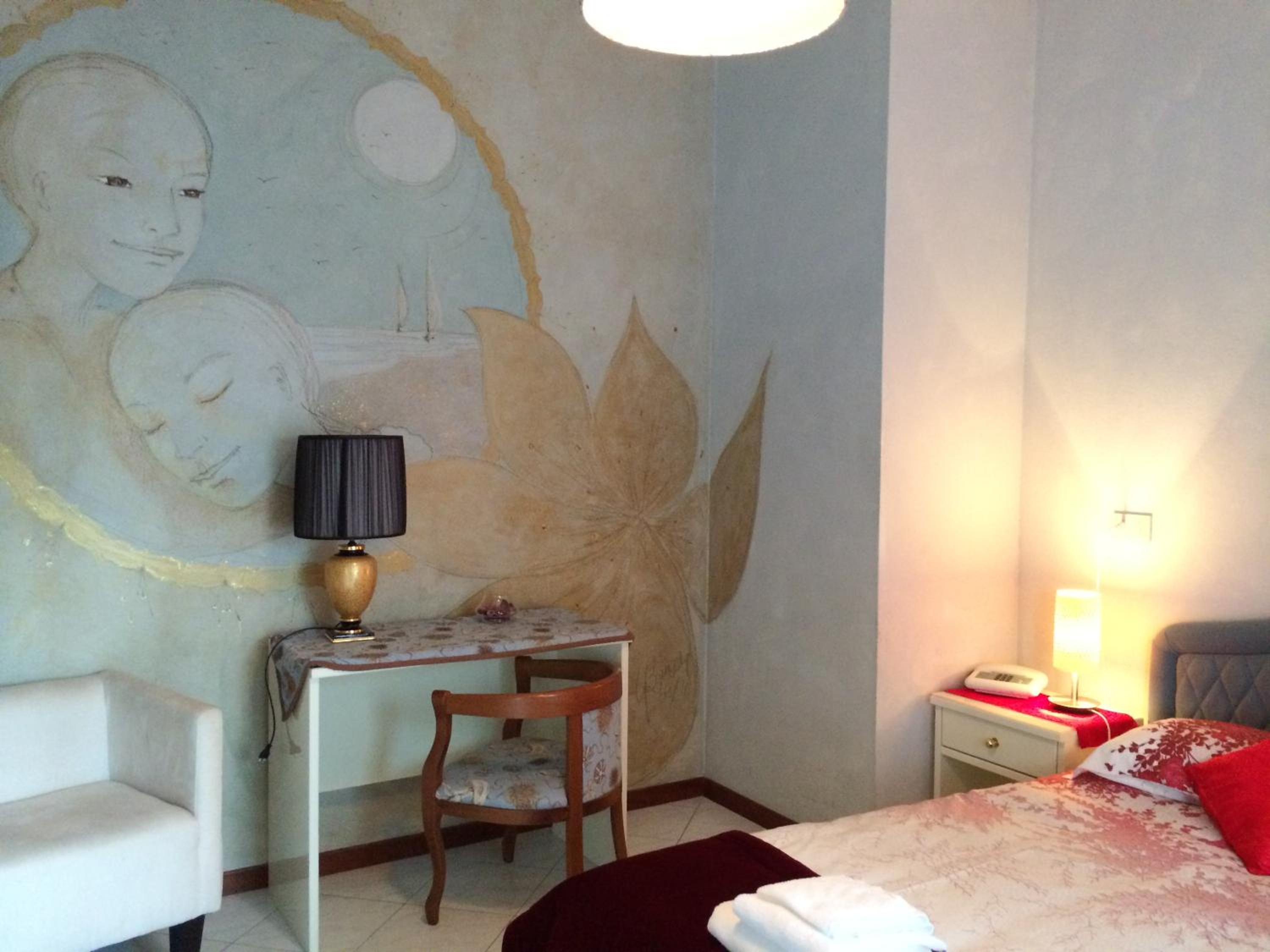 Double Room with Balcony - Photo 2