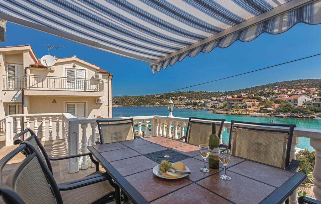 Apartment with Sea View photo 2
