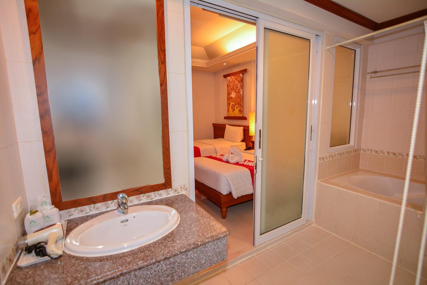 First Double or Twin Room - Breakfast - Photo 3