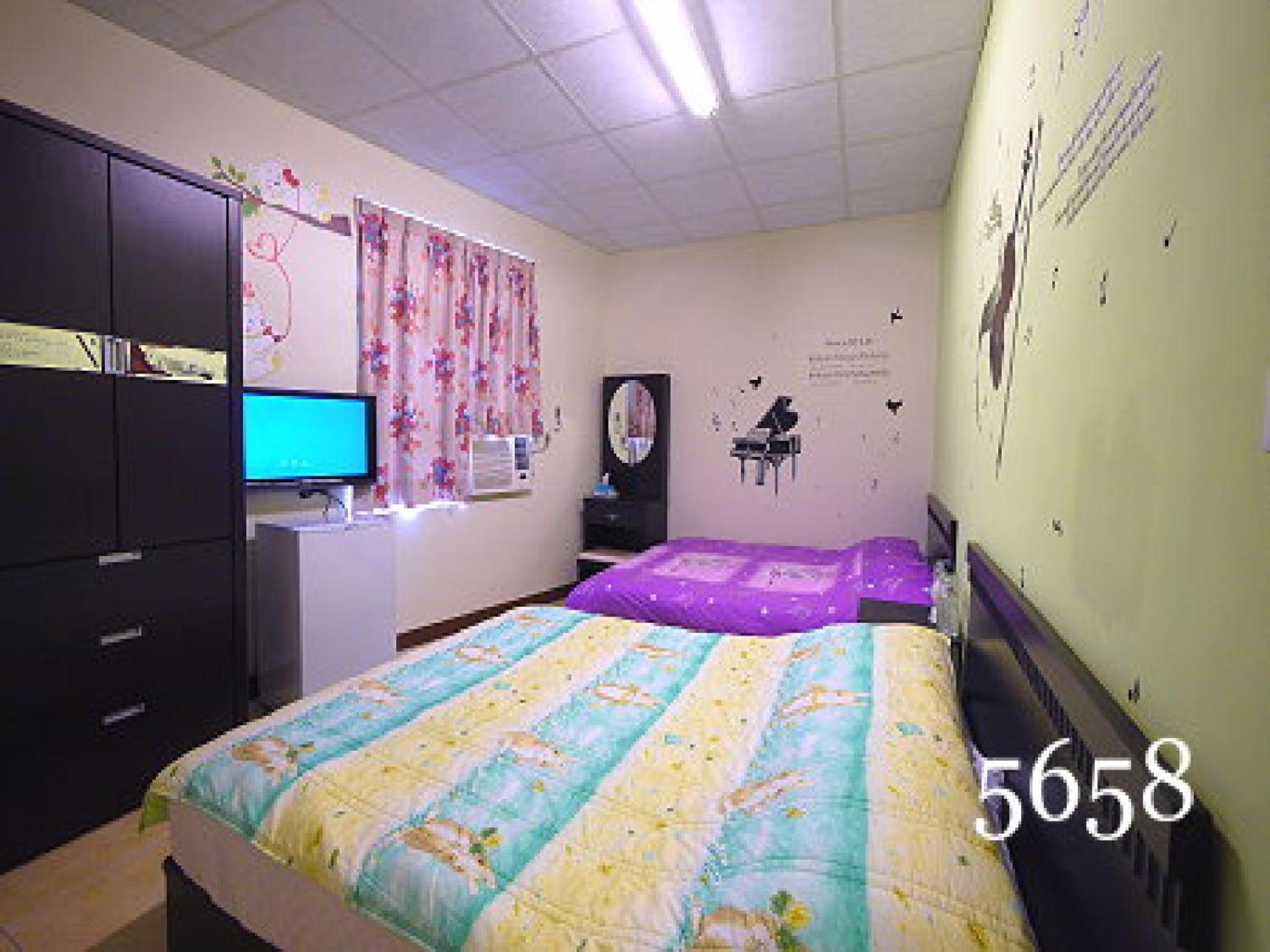 Queen Room with Two Queen Beds photo 1